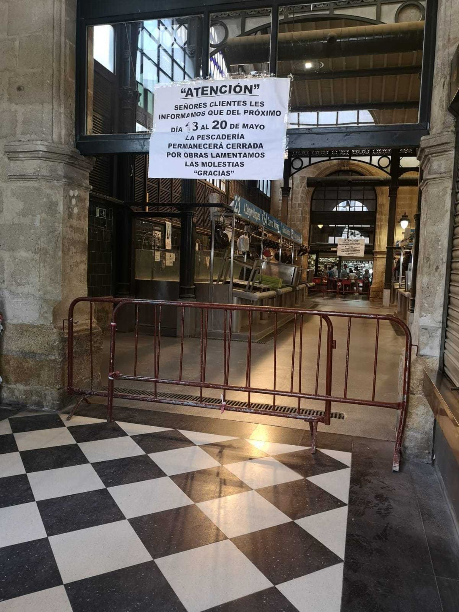 Uno de los accesos a la zona de pescadería de la Plaza.