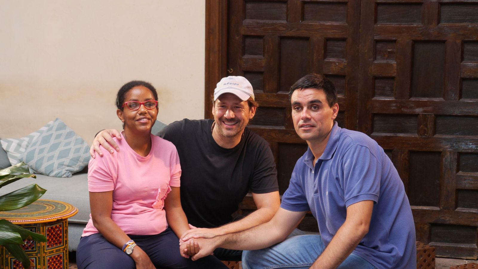 Gennet con el director Miguel Ángel Tobías.