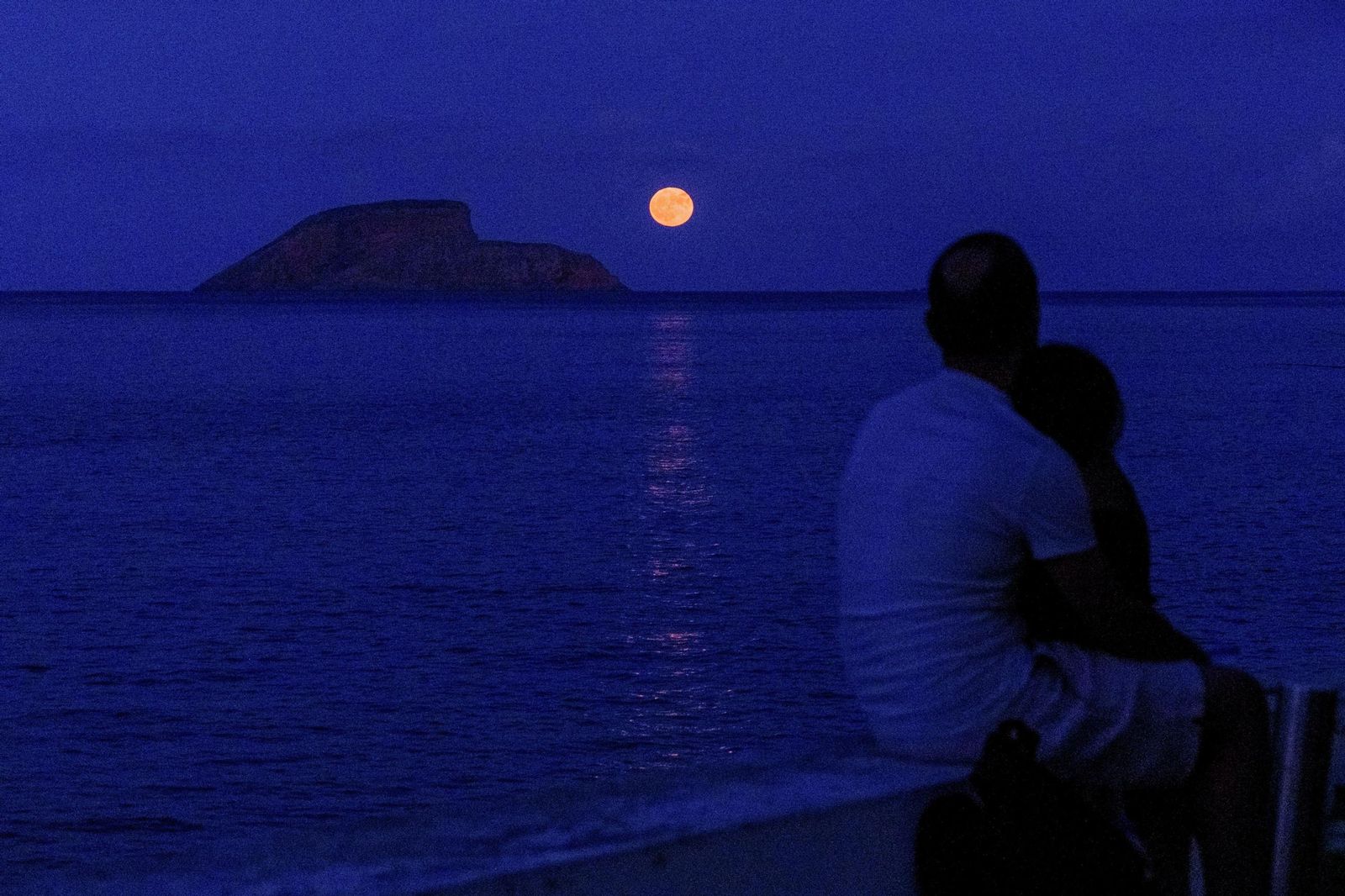 La Superluna azul captada en diferentes partes del planeta: un disfrute visual de la Luna del Esturión