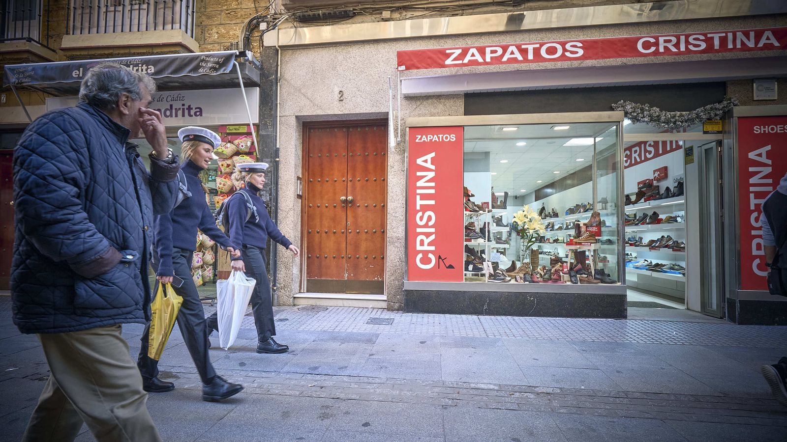 Comercios en el centro de Cádiz.