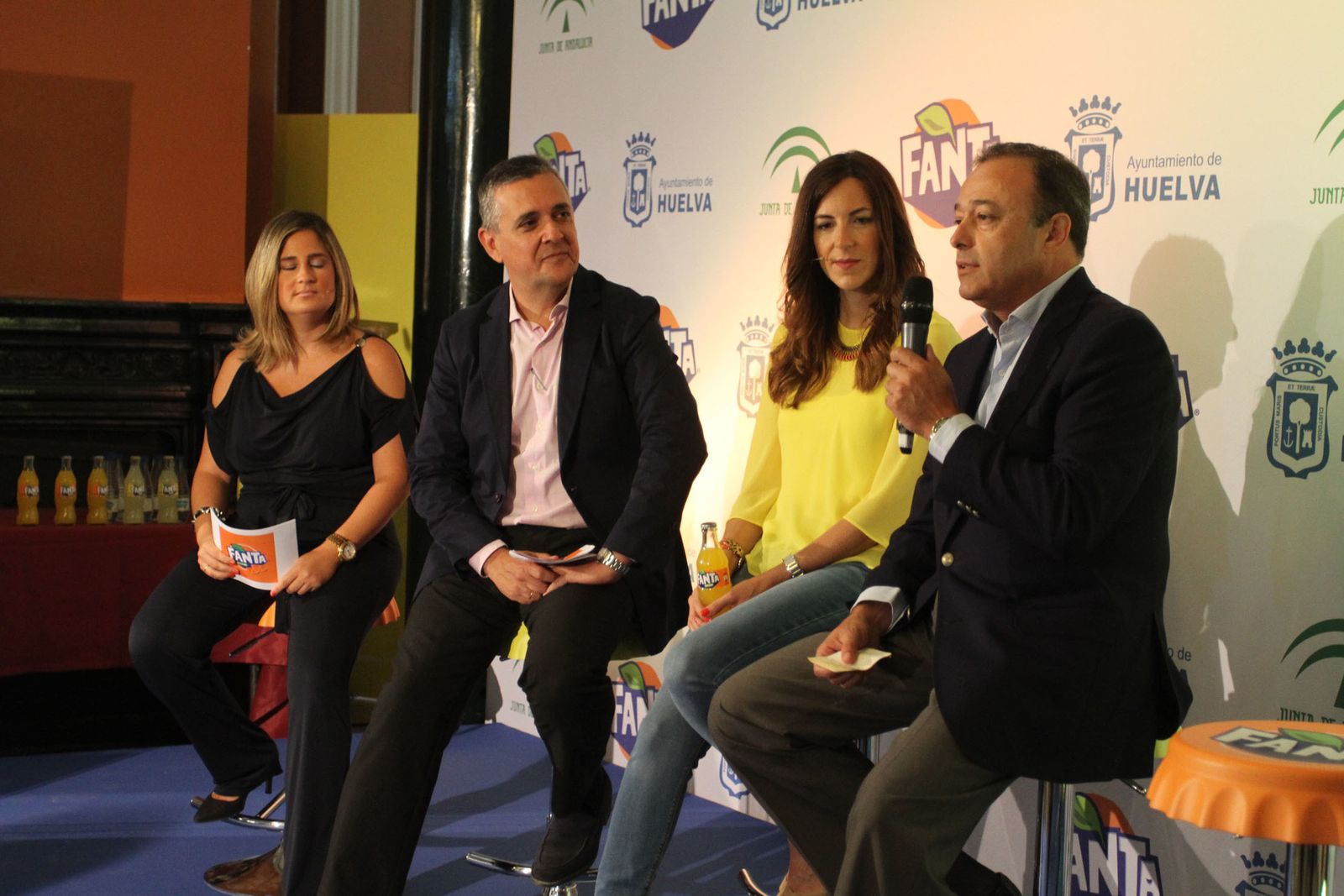 Presentación de la nueva botella de vidrio de Fanta