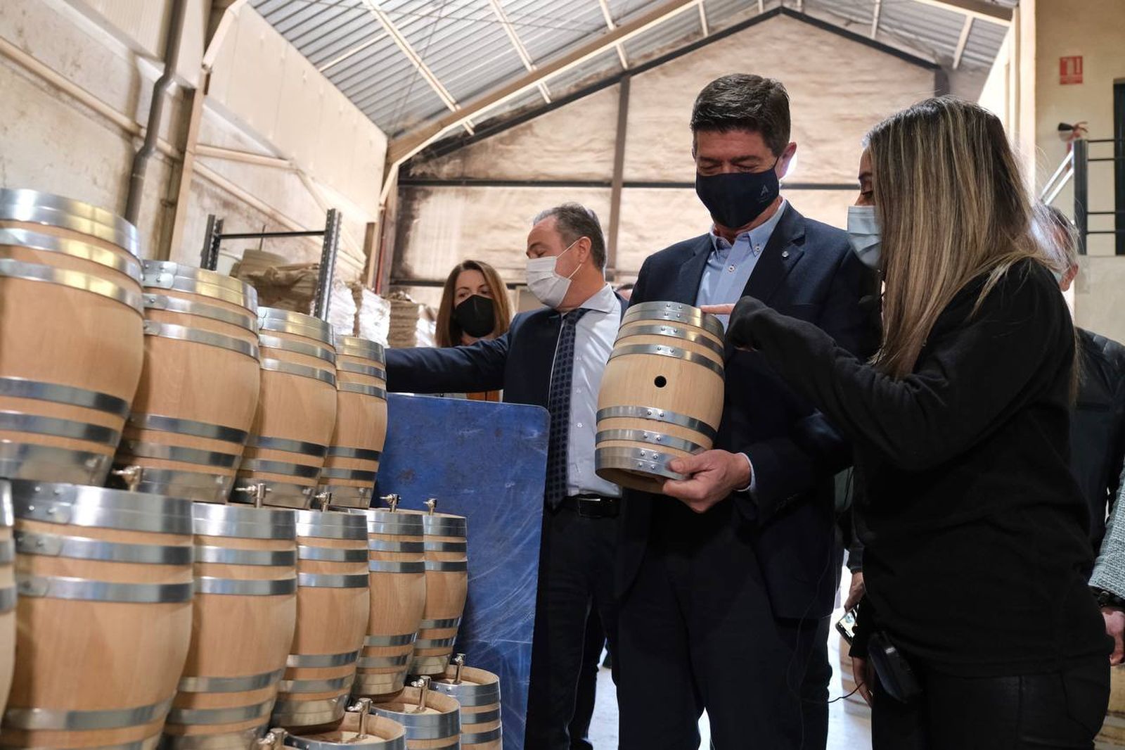El vicepresidente Juan Marín, en Tonelerías del Sur en Montilla.