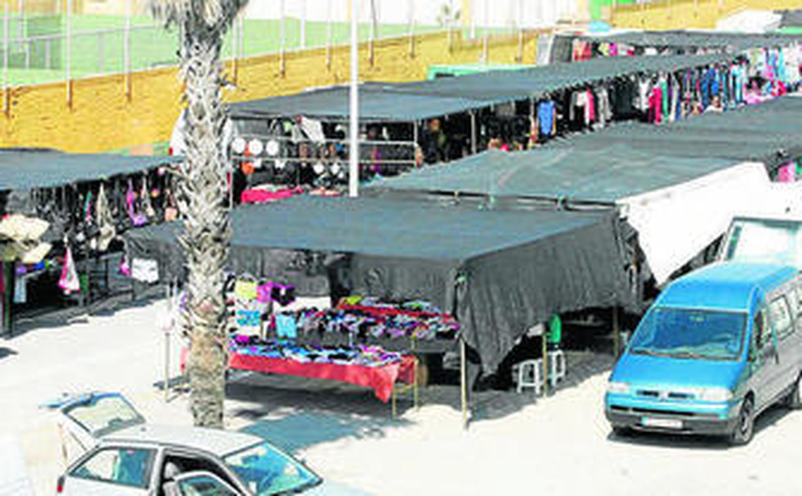 Imagen tomada ayer de algunos de los puestos trasladados.