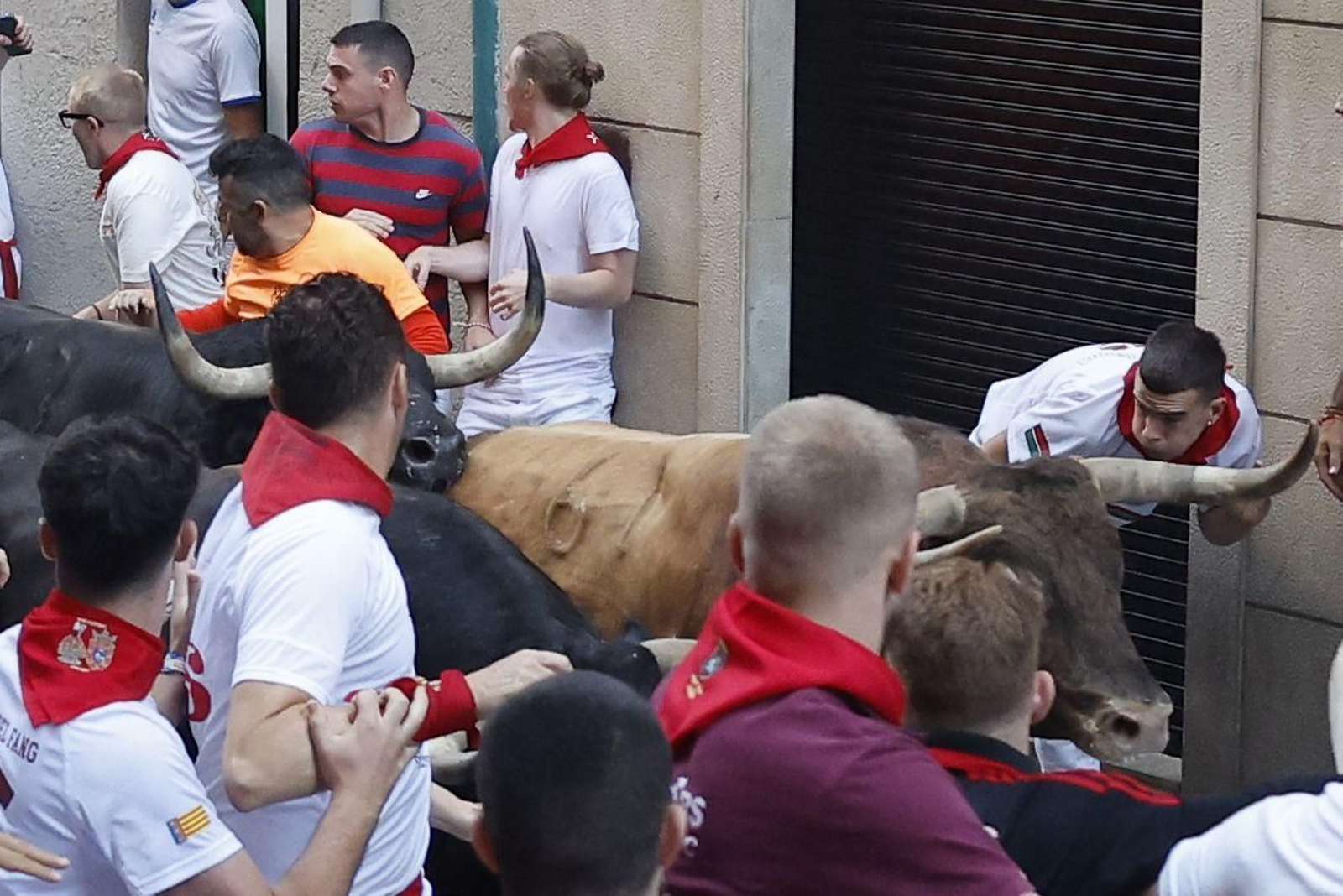 La bravura de Tarifa se hace notar en Pamplona: tres heridos en un encierro con toros de La Palmosilla