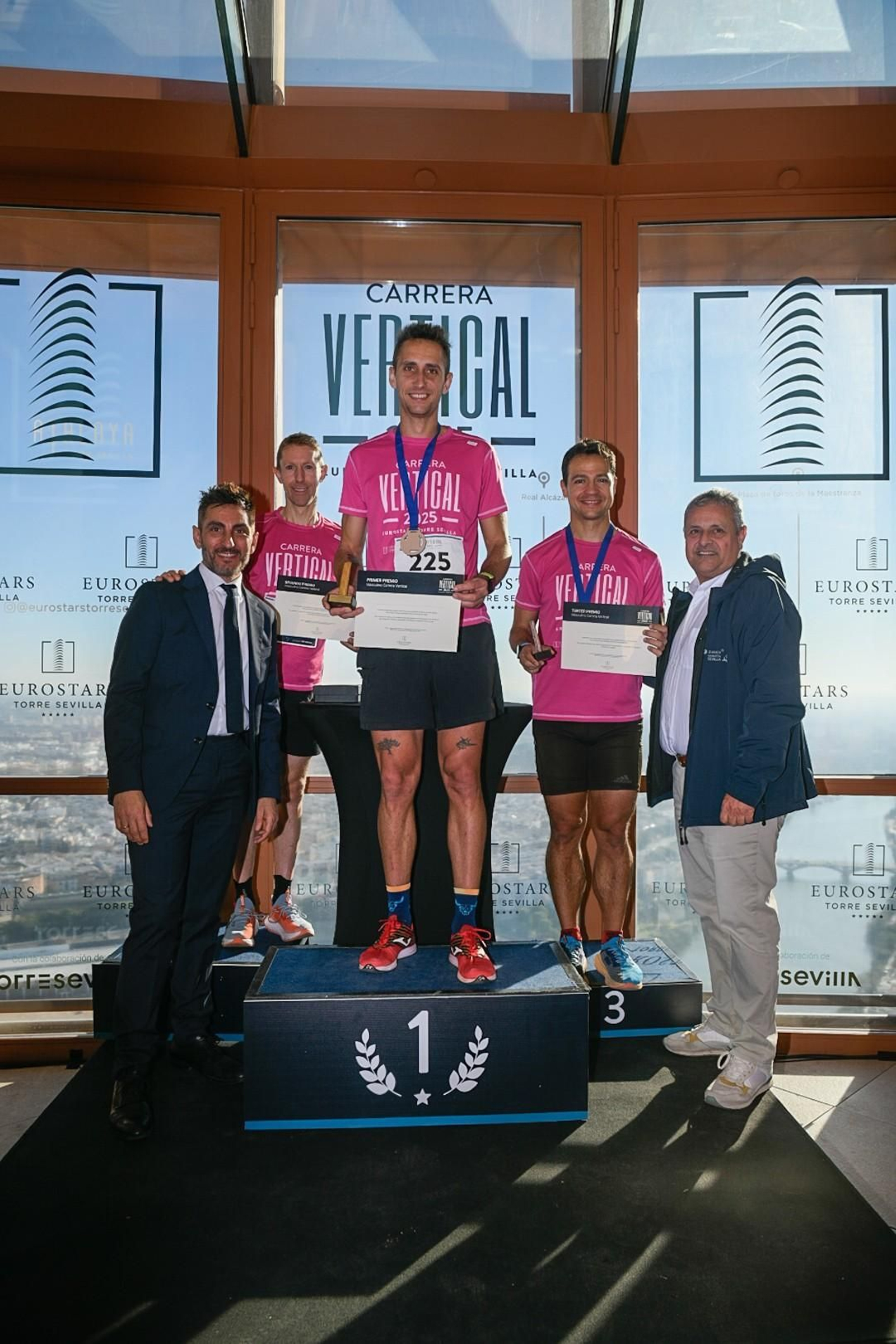 El podio de la carrera masculina.