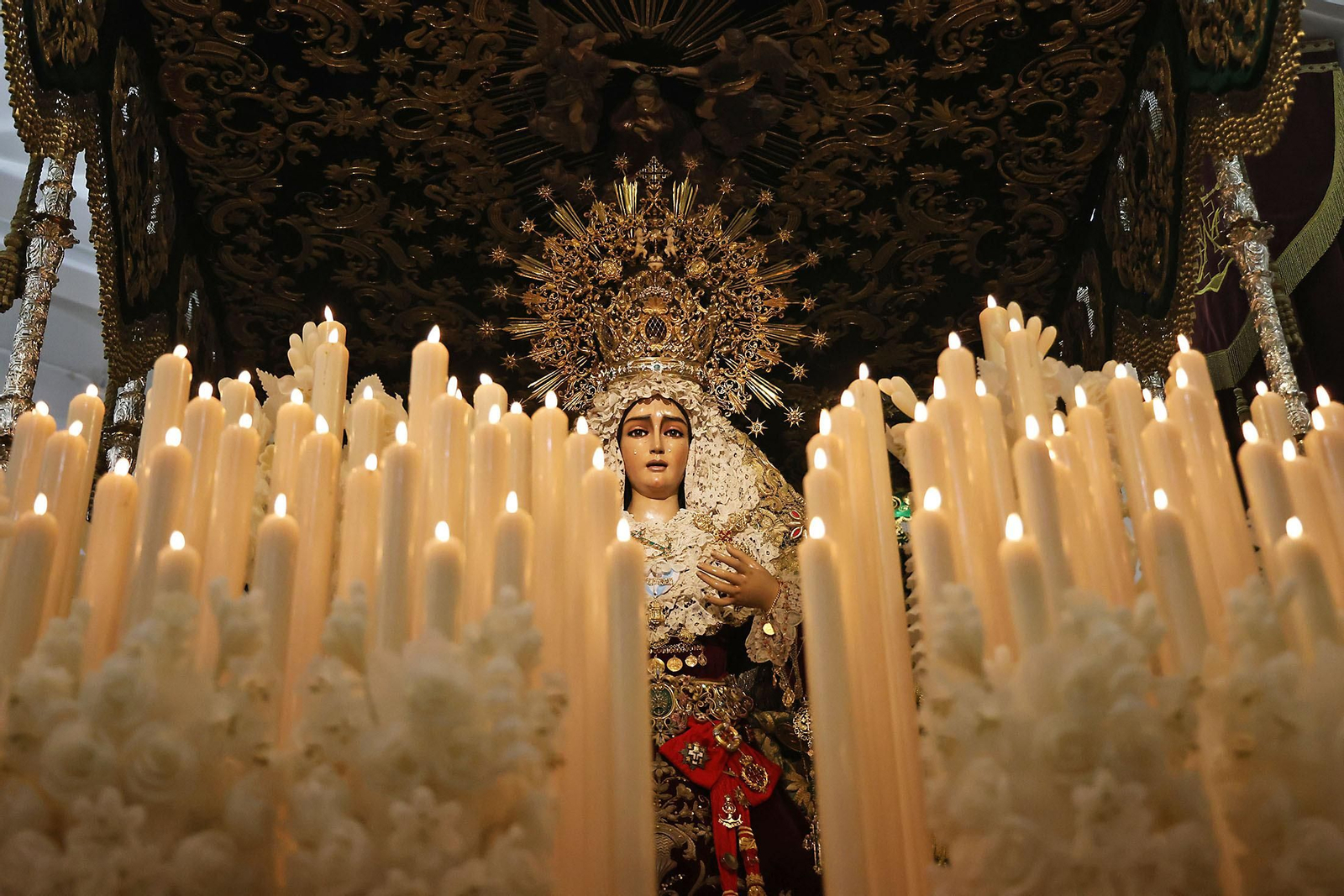 Las mejores imágenes del Miércoles Santo en Huelva: Hermandad de La Esperanza