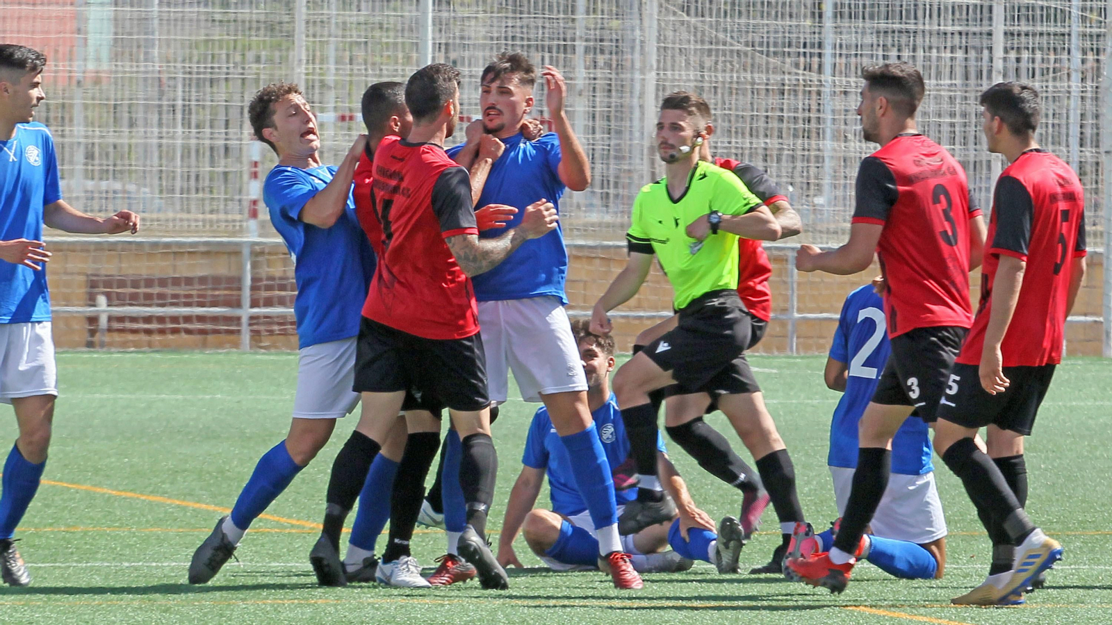 Bronca en La Granja entre Xerez DFC B y el Chiclana Industrial CF Bronca en La Granja entre Xerez DFC B y el Chiclana Industrial CF