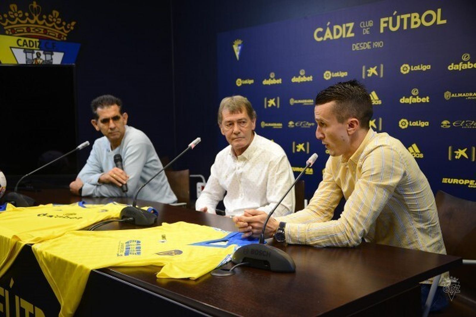 Escobar (i), Pepe Mejías y Salvi.