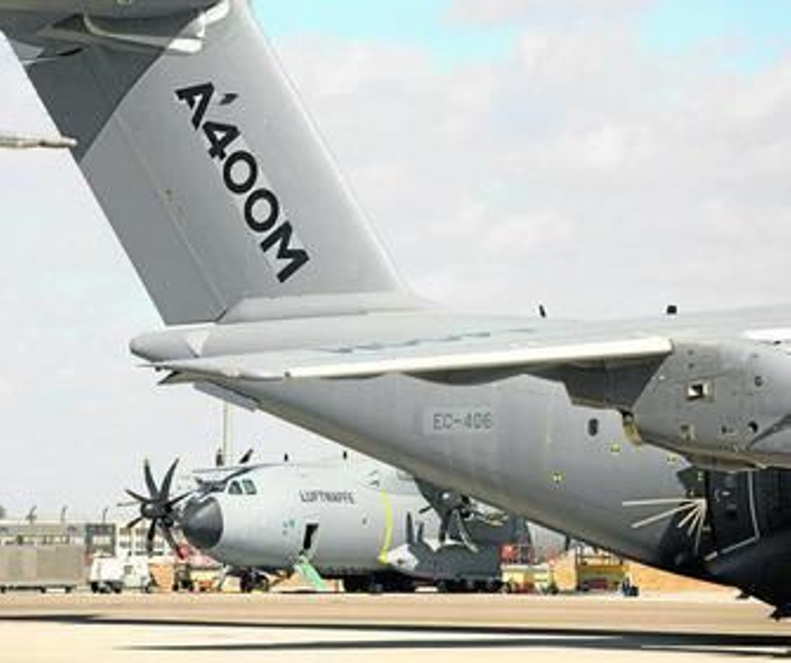 Dos A400M en la planta de San Pablo de Sevilla.