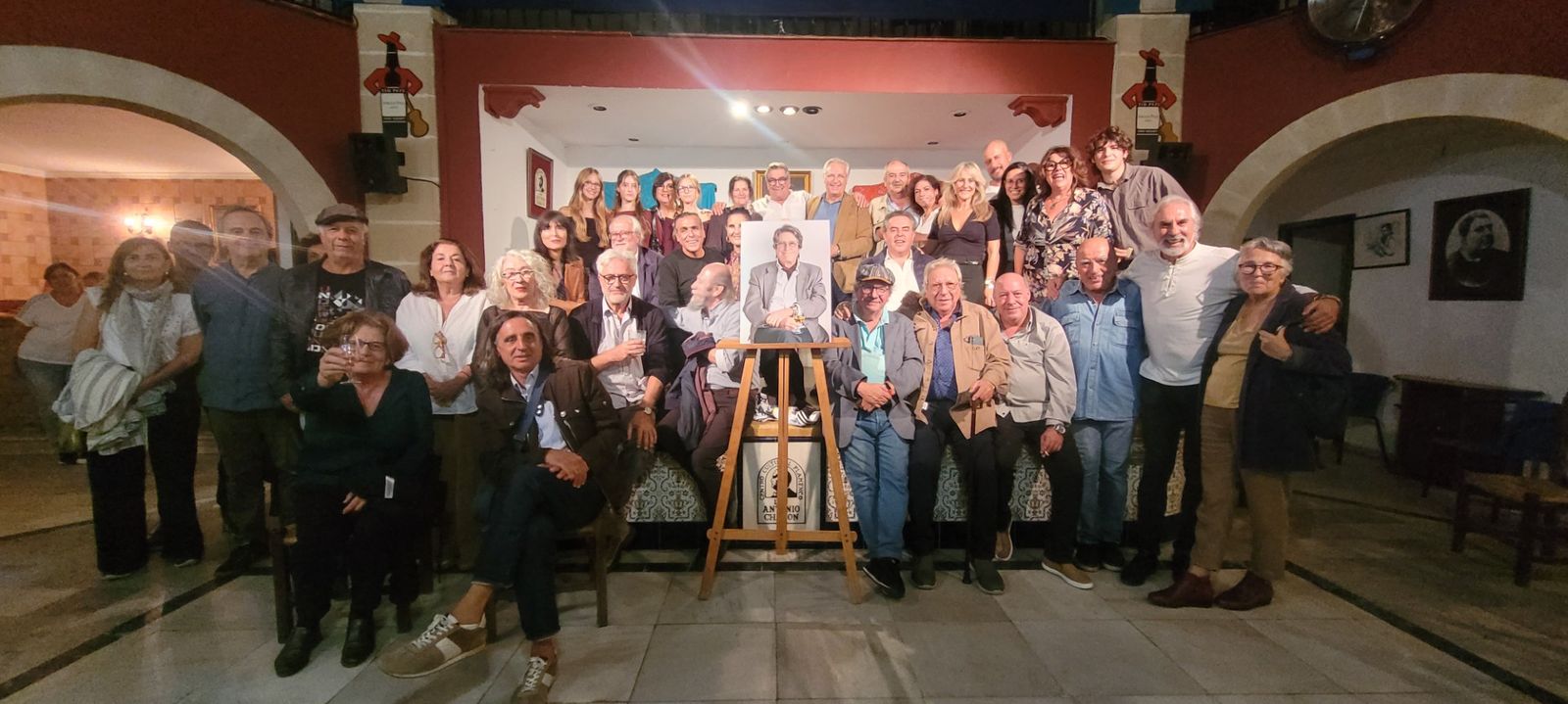 Asistentes al homenaje a Luis Pérez.