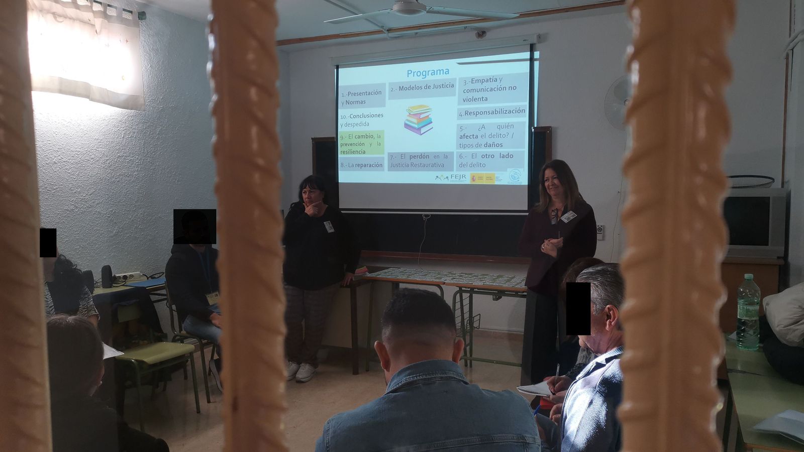 Desarrollo del taller en las instalaciones de la prisión de Almería.
