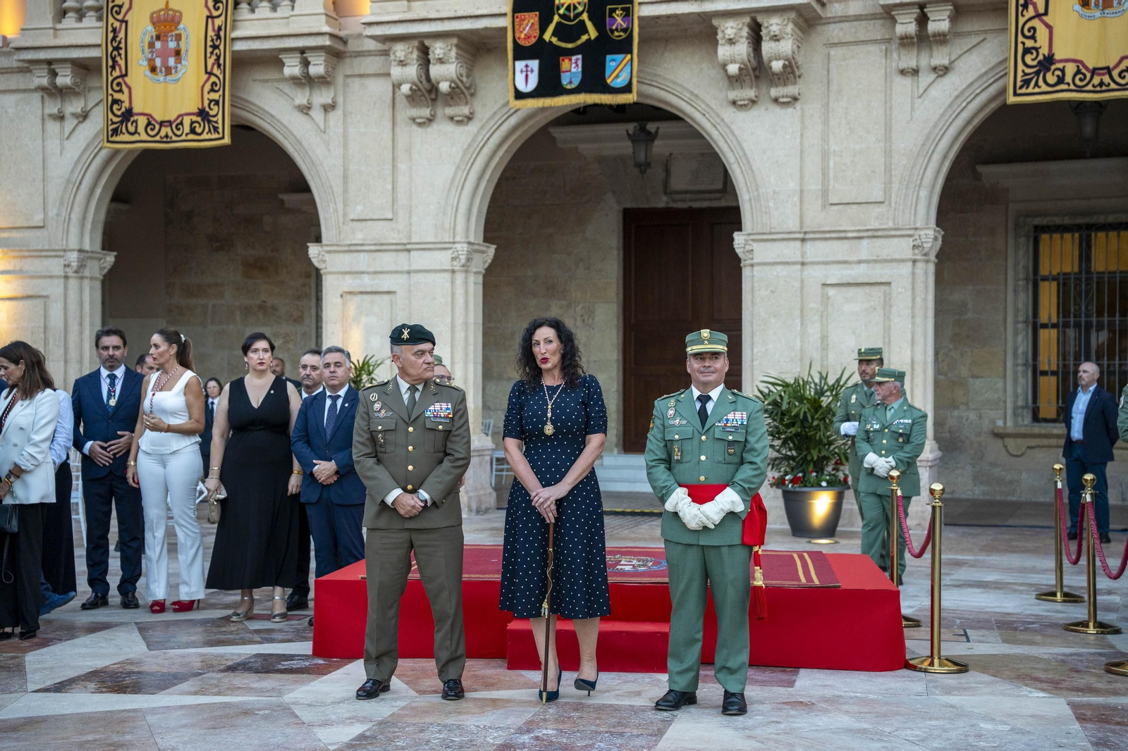 El Escudo de Oro de la ciudad de Almería a la Legión, en imágenes