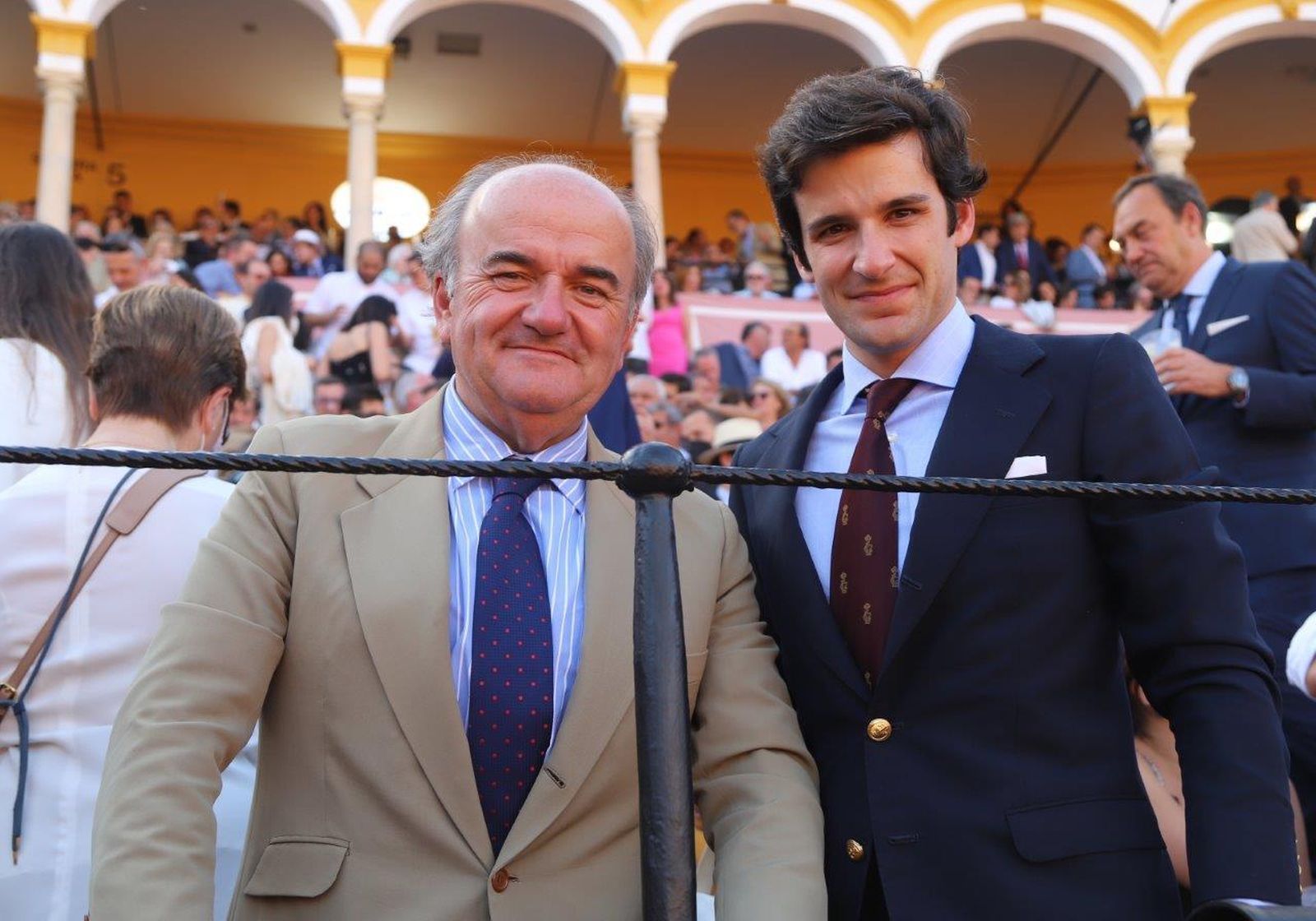 Los famosos y autoridades en la sexta de abono en Sevilla.