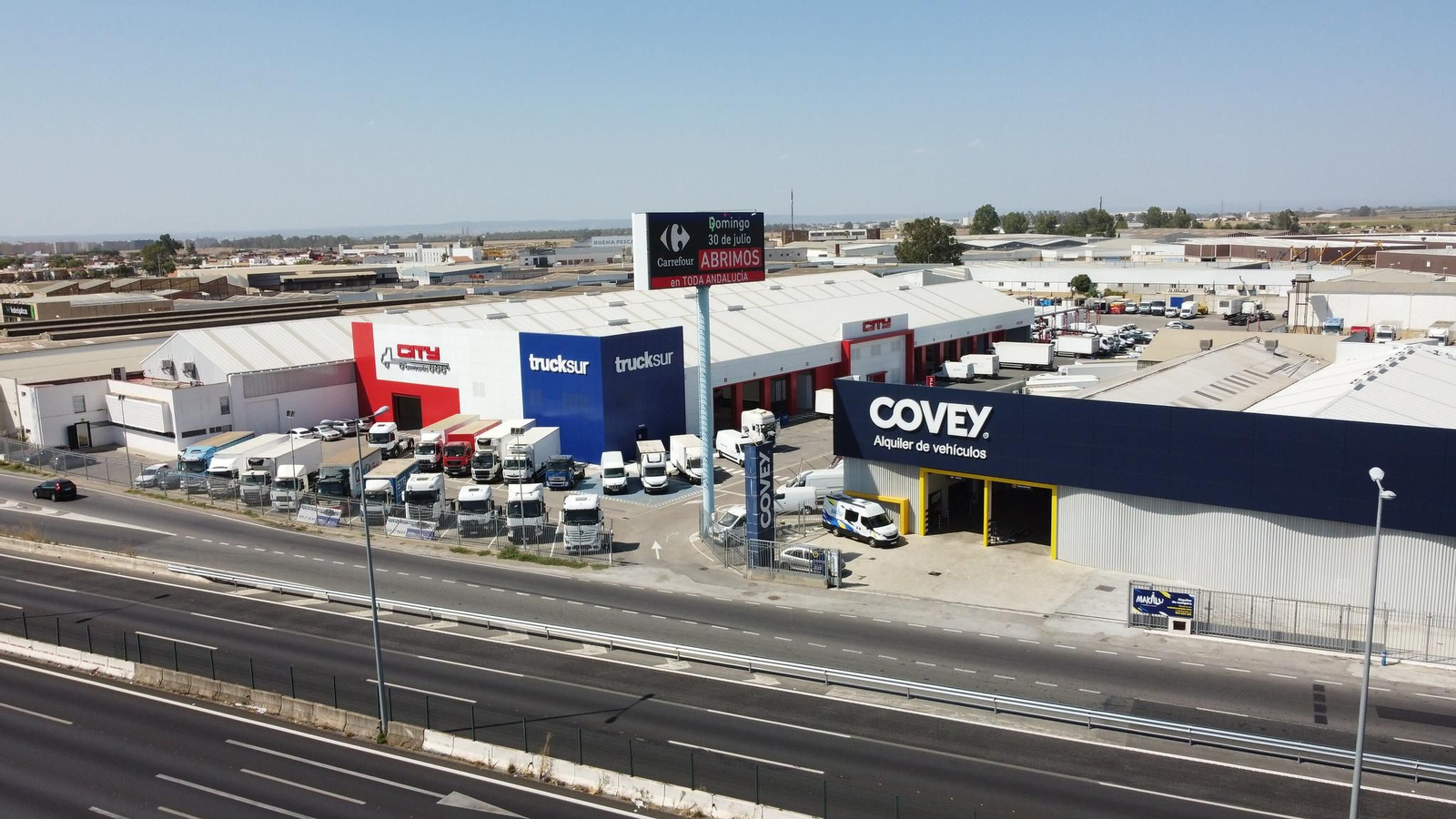 Instalaciones de Covey Alquiler, Trucksur y Carrocerías City, todas de Grupo Cico, en el polígono La Red de Alcalá de Guadaíra (Sevilla)