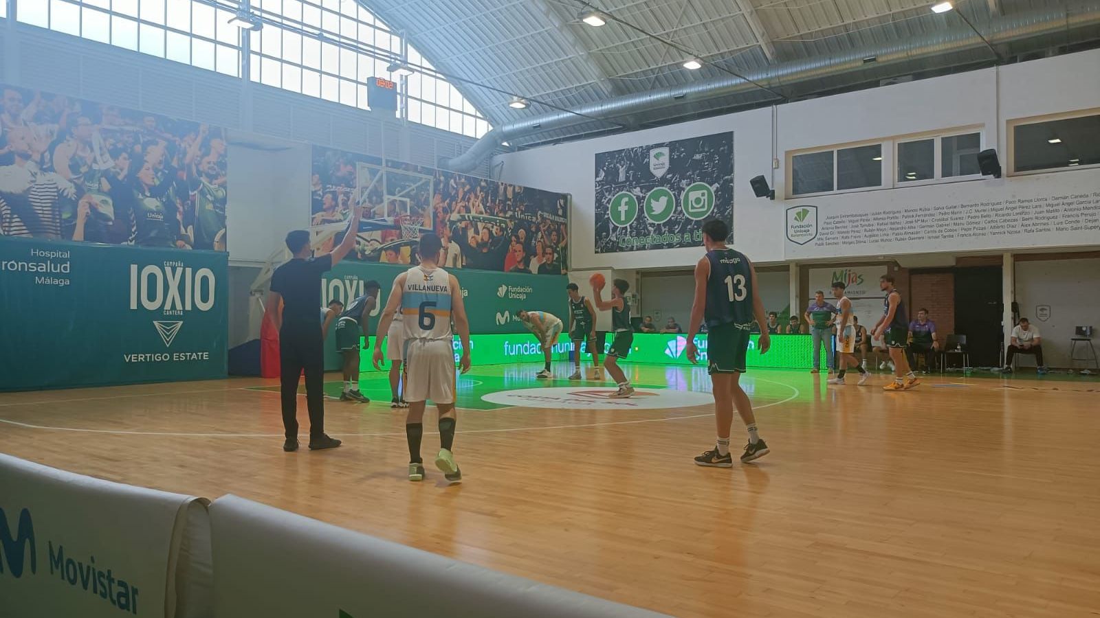 Ibon Navarro presencia el gran debut del Unicaja Andalucía en Tercera FEB
