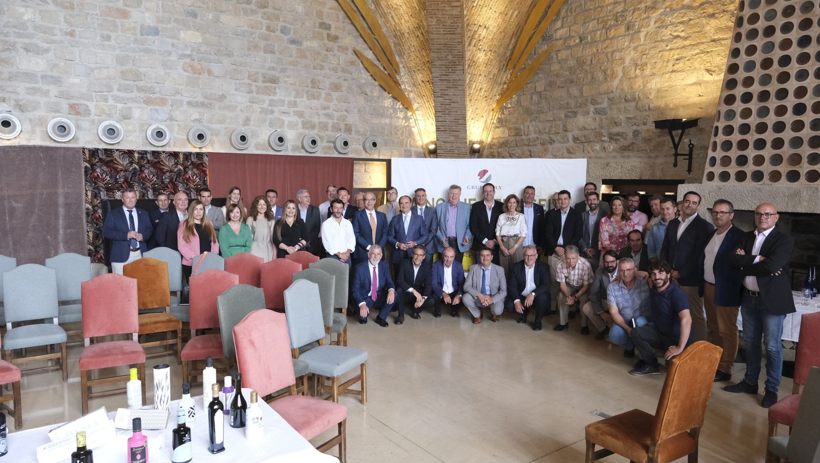 Foto de familia de todos los asistentes en el Parador de Jaén