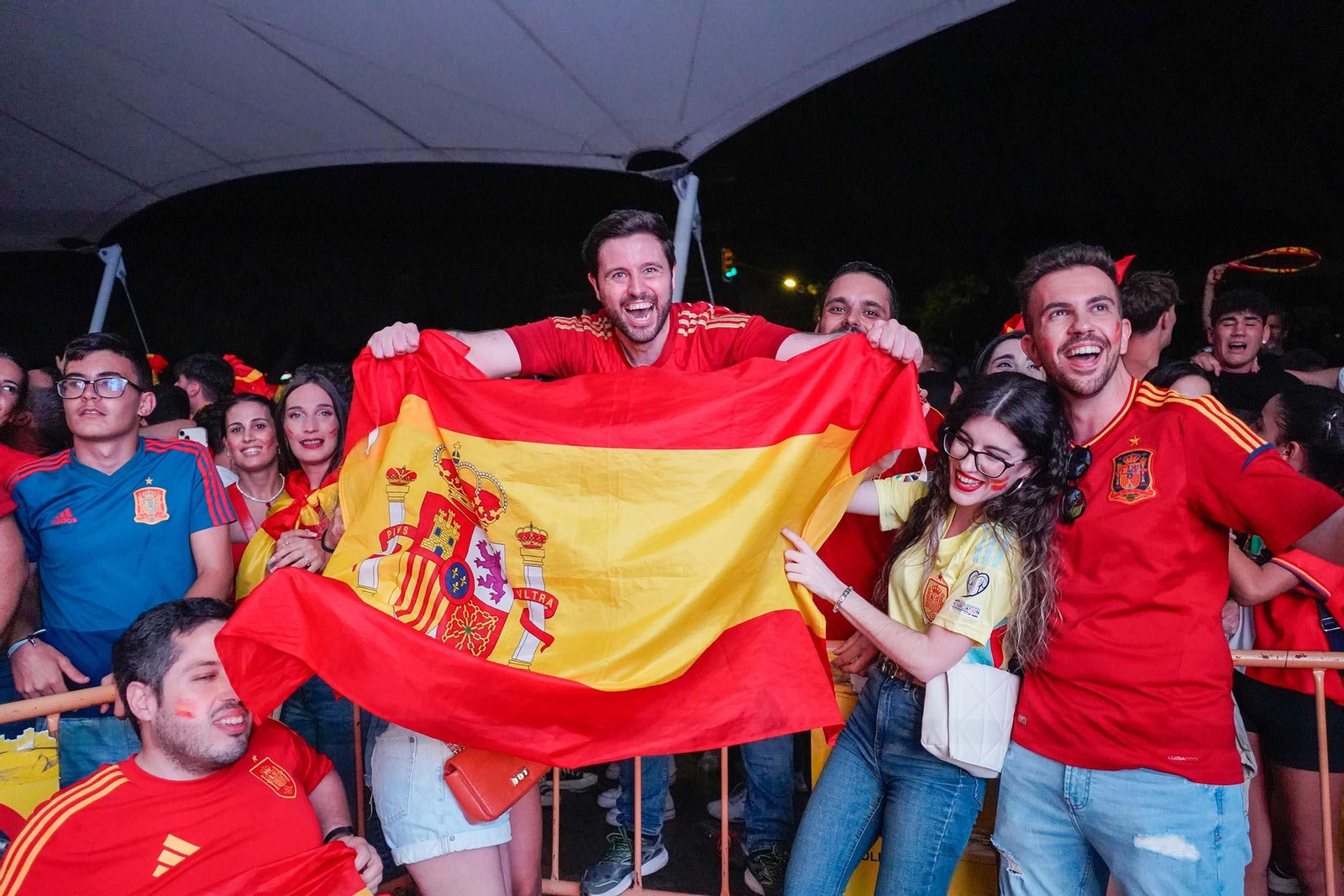 Imágenes del ambiente durante la final de la Eurocopa entre España e Inglaterra Imágenes del ambiente durante la final de la Eurocopa entre España e Inglaterra