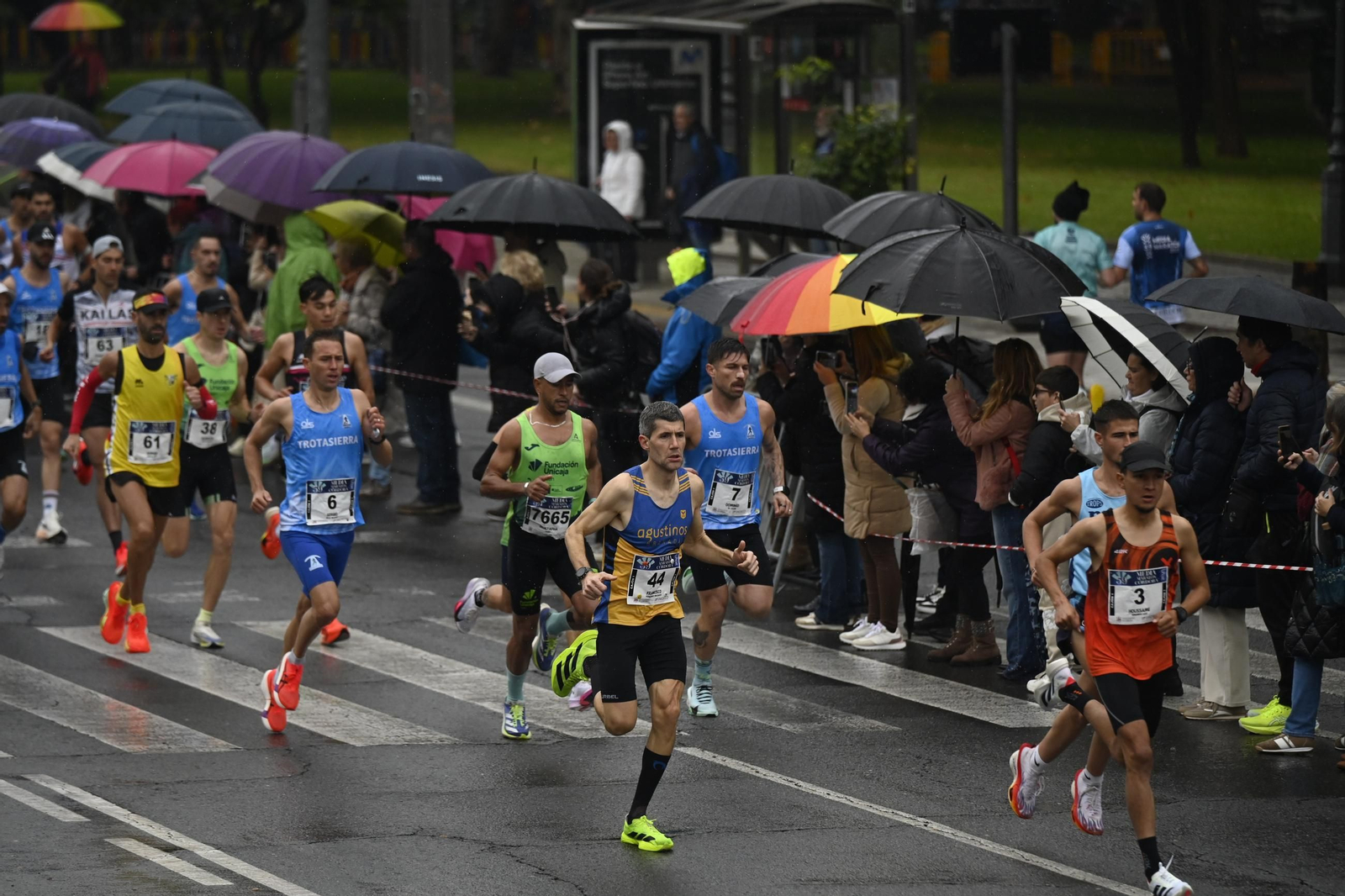 Las mejores fotos de la espectacular salida de la Media Maratón de Córdoba 2025