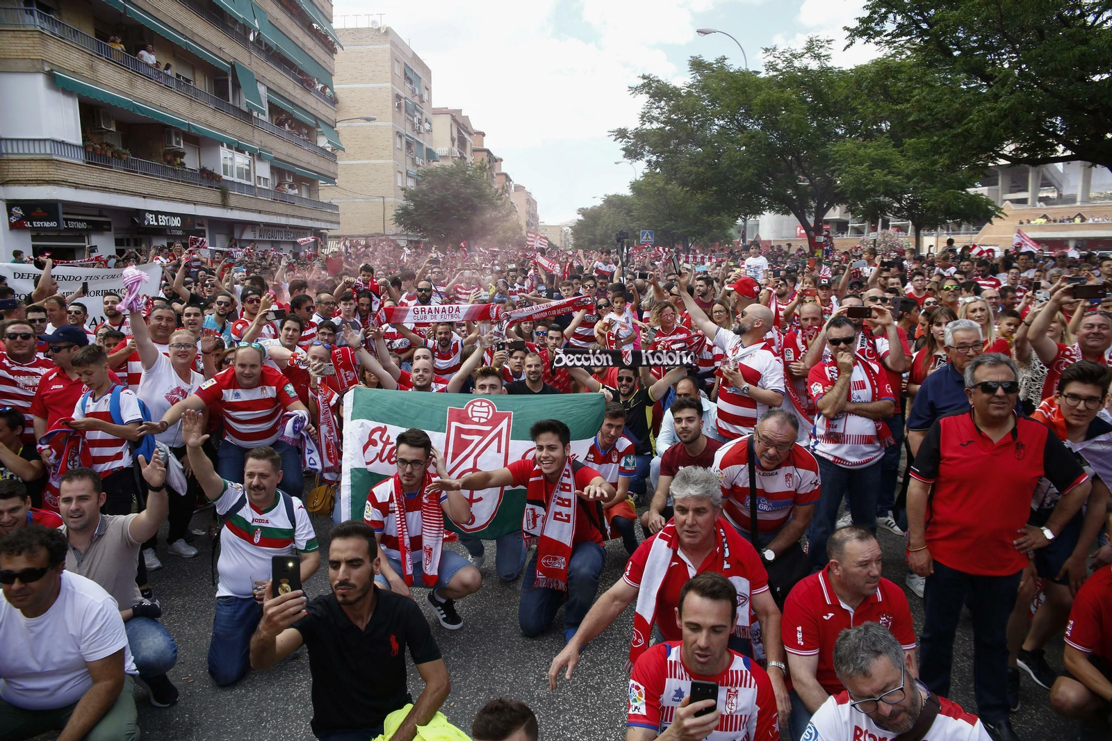 Los jugadores reconocieron que el recibimiento de la afición les emocionó en la previa ante el Cádiz CF.