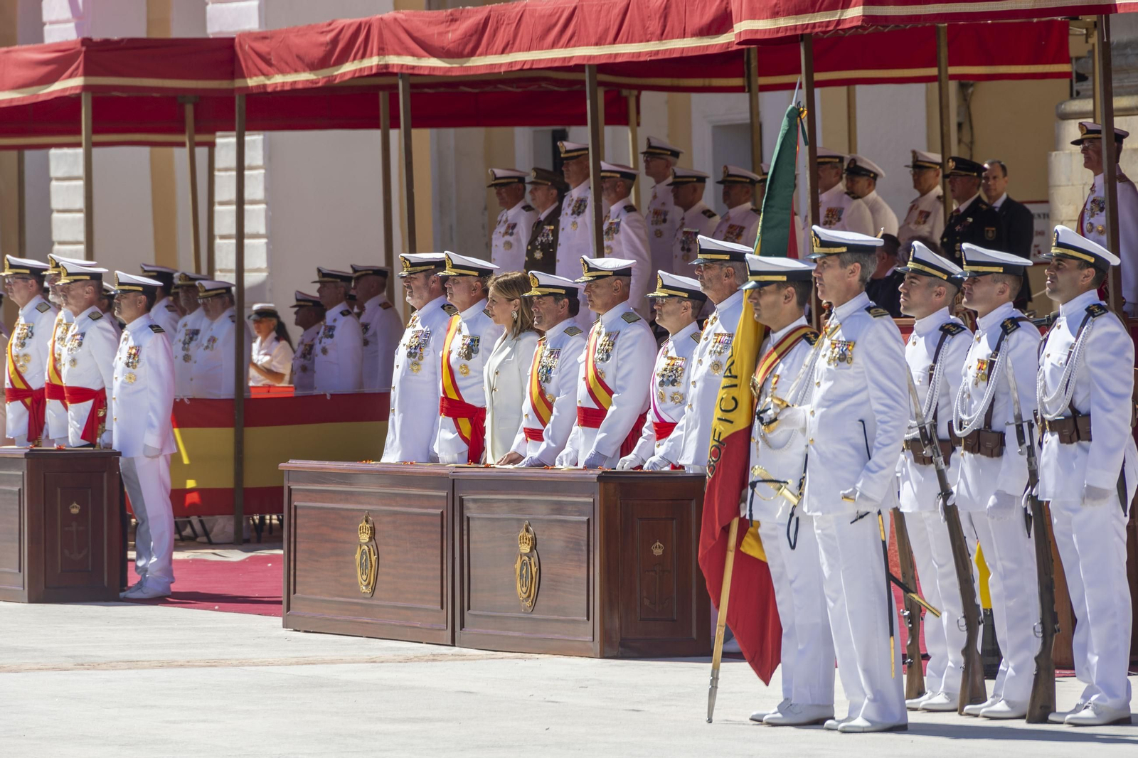 Las imágenes de la entrega de despachos a los nuevos suboficiales de la Armada Las imágenes de la entrega de despachos a los nuevos suboficiales de la Armada