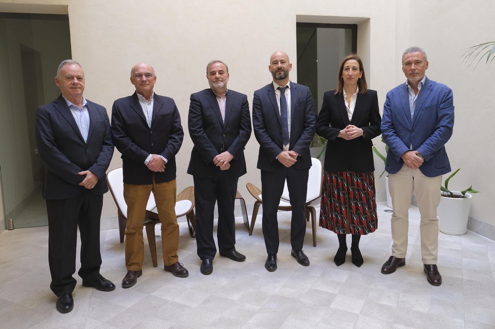 Participantes en el encuentro antes de iniciar el debate en el museo Thyssen.