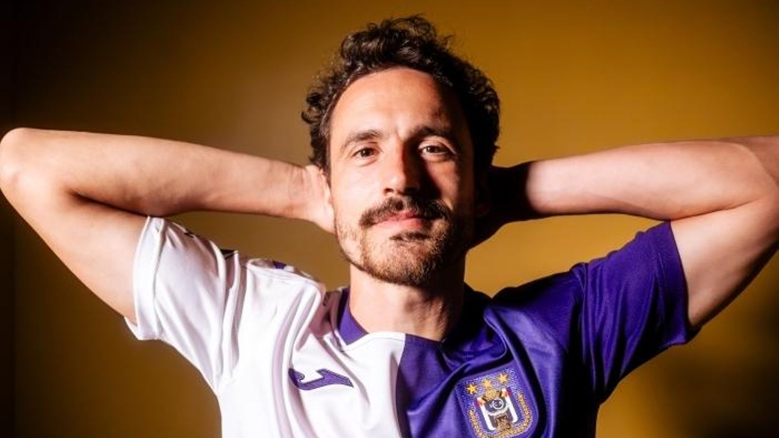 Delaney, posando con su nueva camiseta.