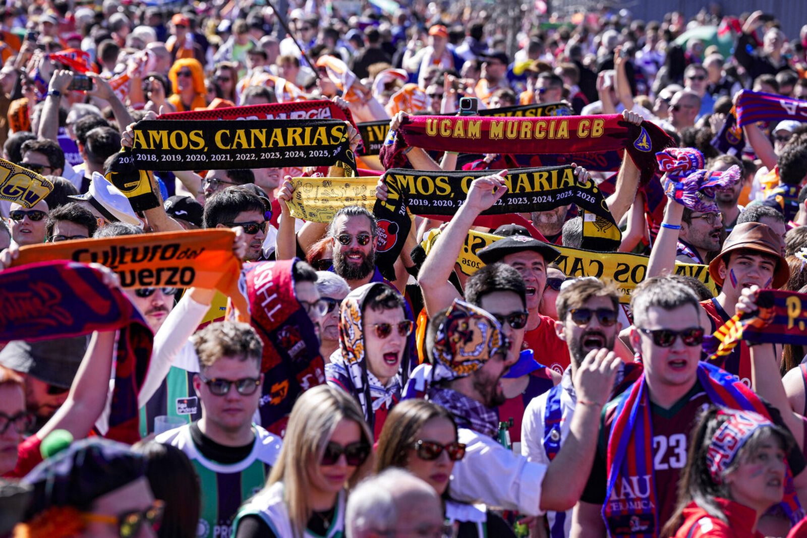 Las fotos del encuentro de aficiones de la Copa del Rey de Valencia