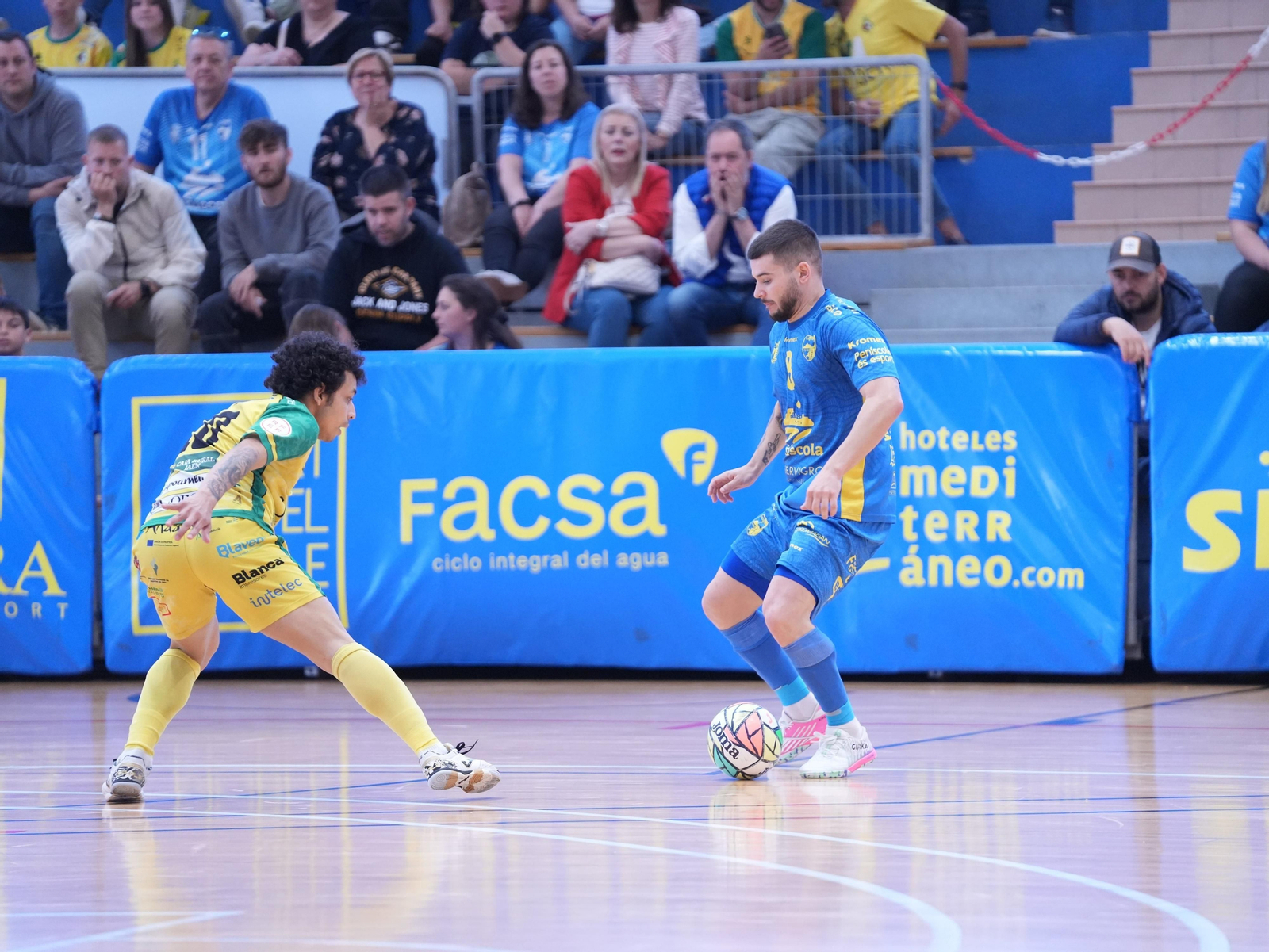 Pani encara a un rival durante un encuentro frente al Jaén Paraíso Interior disputado esta temporada.