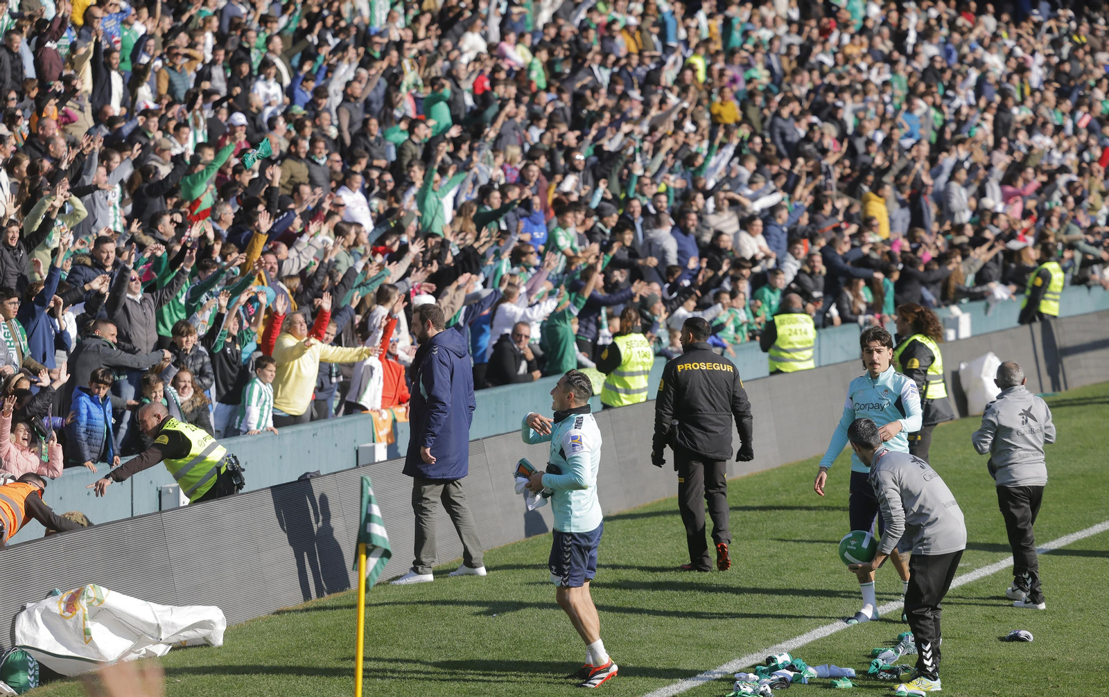 El entrenamiento del Betis a puerta abierta, todas las fotos