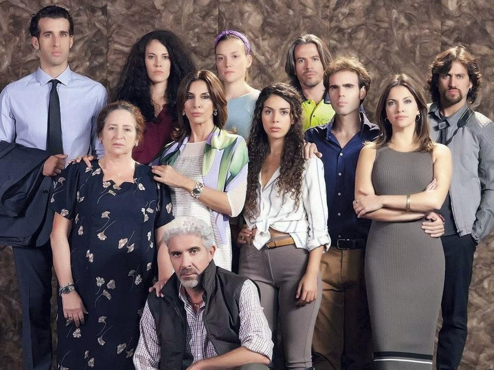 Elenco de la serie 'Entreolivos', con Pastora Vega y Ana Ruiz, entre otros intérpretes.