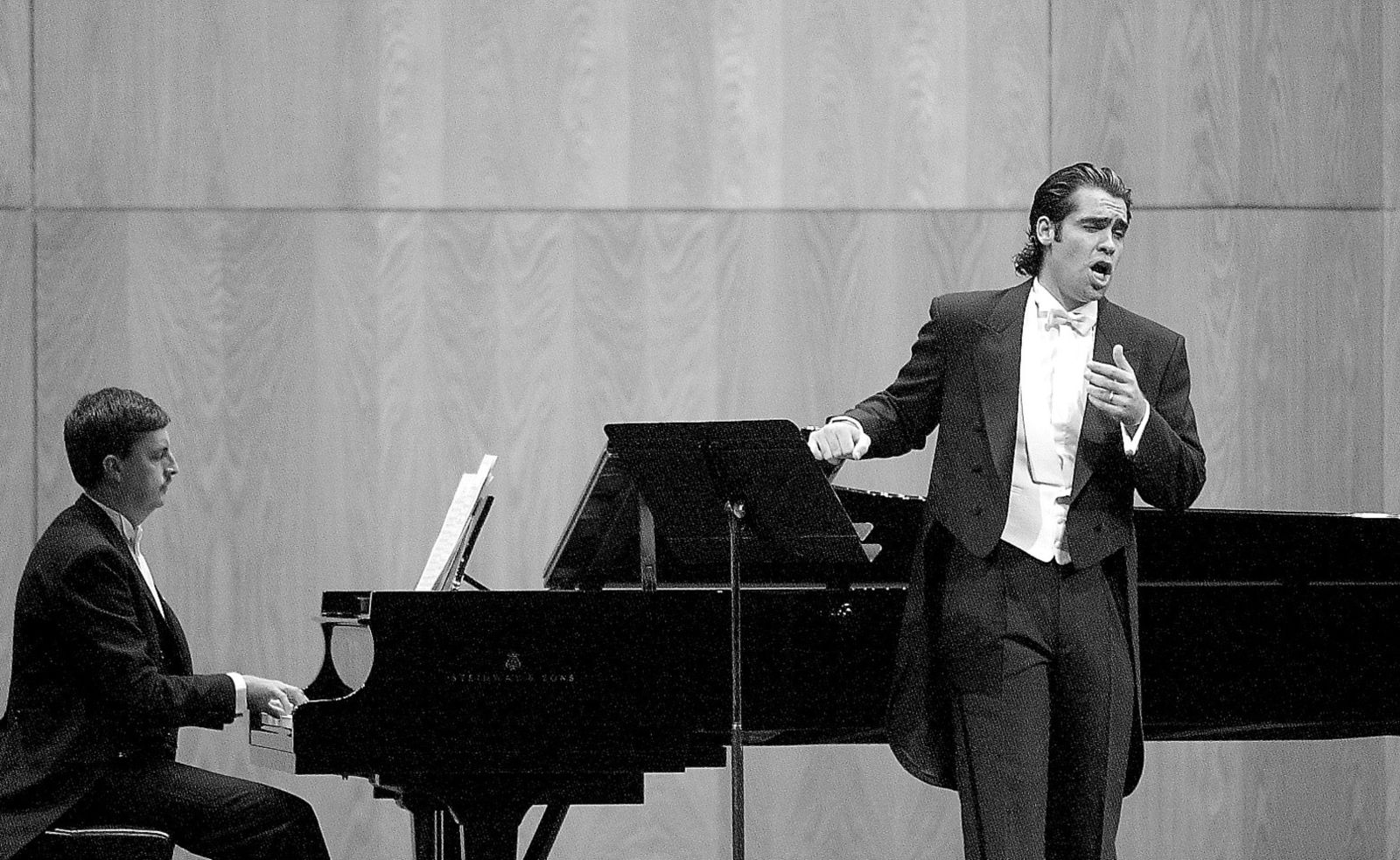 Ángel Hortas e Ismael Jordi en el concierto benéfico que presidió Doña Pilar de Borbón en el Villamarta el 13 de septiembre de 2002.