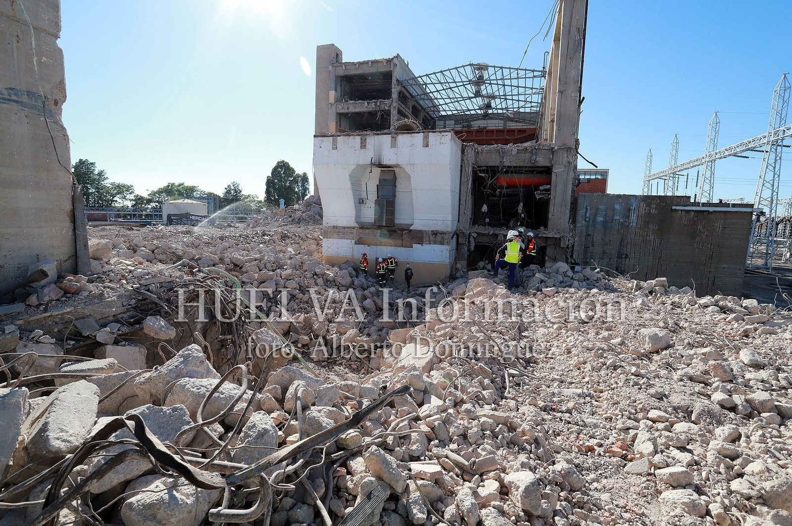 Imágenes del simulacro de los Bomberos de Huelva con la Unidad Canina