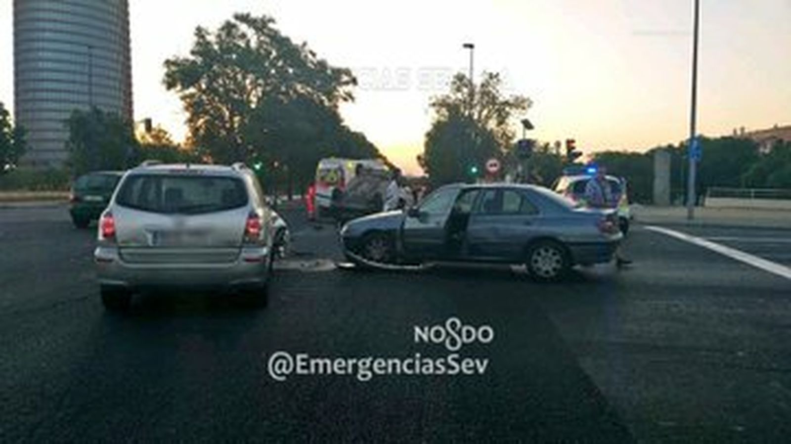 Los tres coches implicados en el accidente de tráfico.