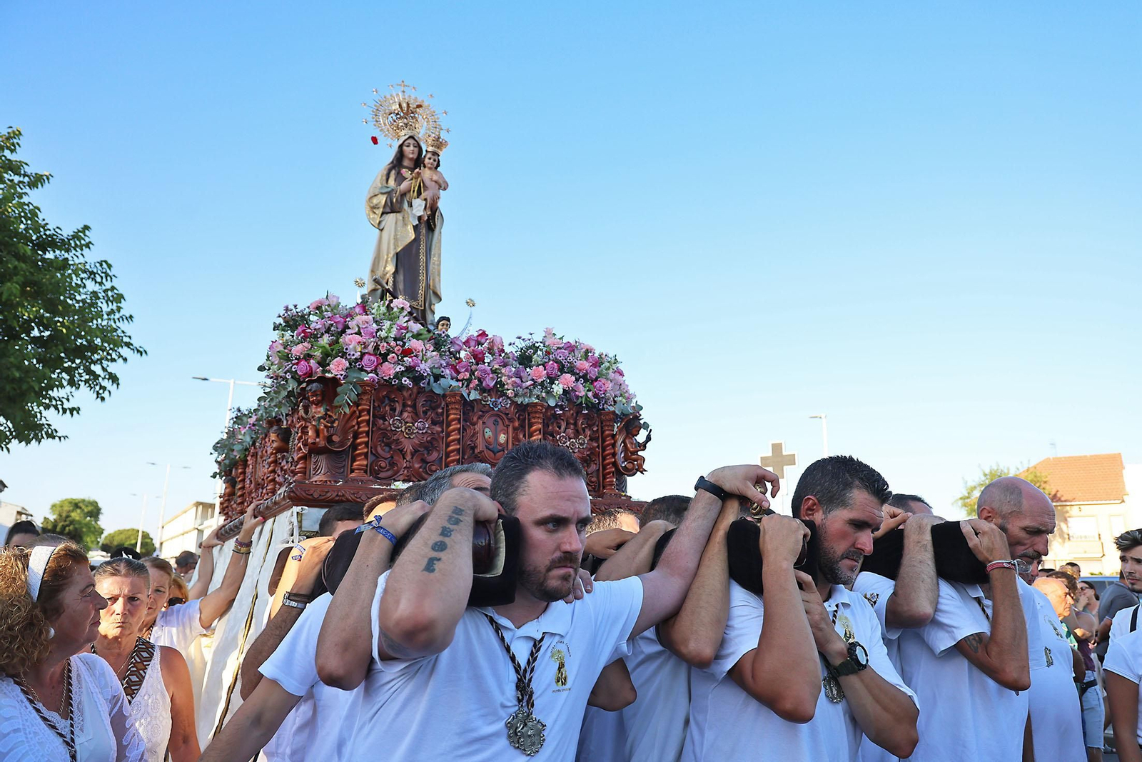 Imágenes de la Virgen del Carmen procesionando en Punta Umbría