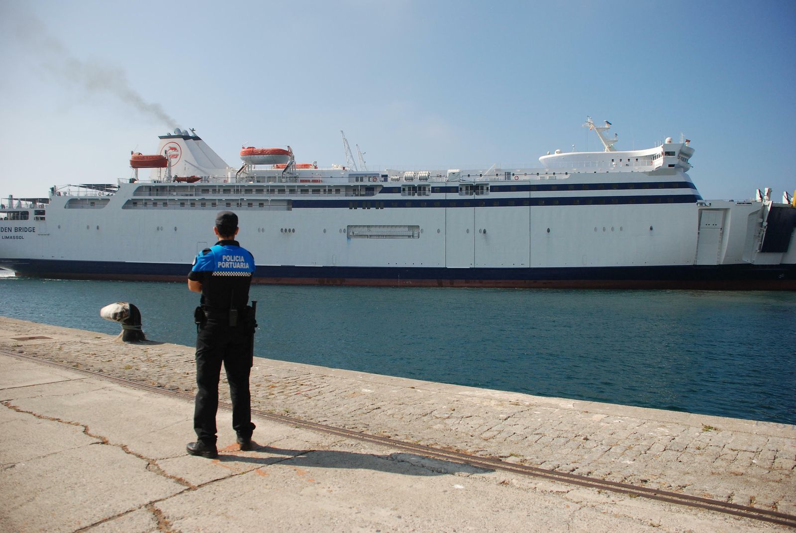 Imagen de archivo del ferry Melilla-Motril, en el que ha muerto un inmigrante tras intentar colarse como polizón.