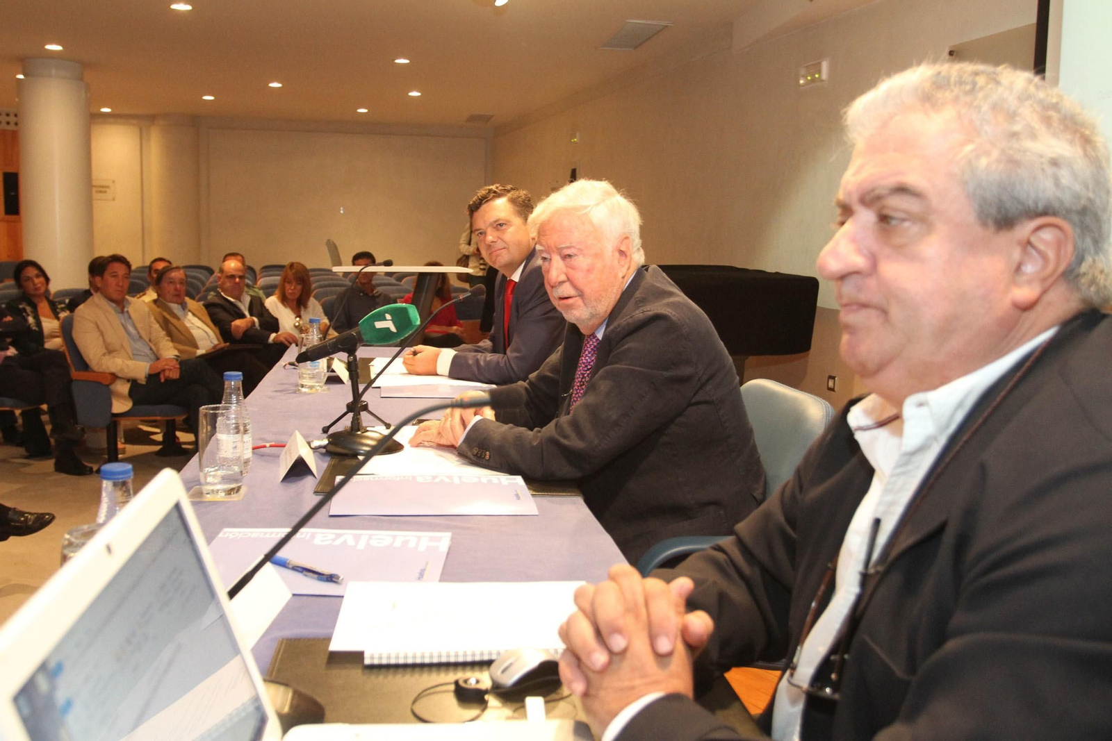 Conferencia de Manuel Galán Pérez sobre las oportunidades para Huelva en economía digital.