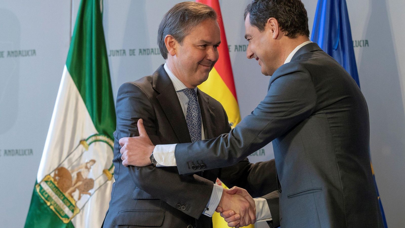 Alberto García Valera y Juanma Moreno el día de la toma de posesión de los consejeros en el Palacio de San Telmo