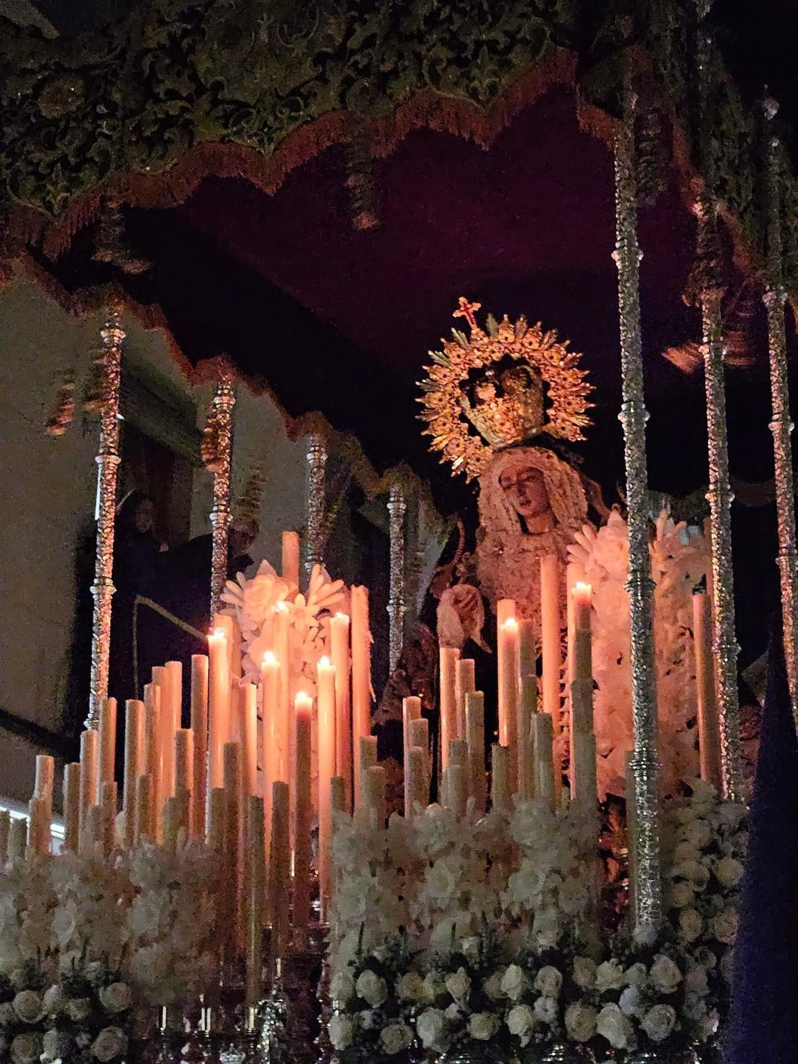 En imágenes: La Expiración trae de vuelta la ilusión de los cofrades jiennenses