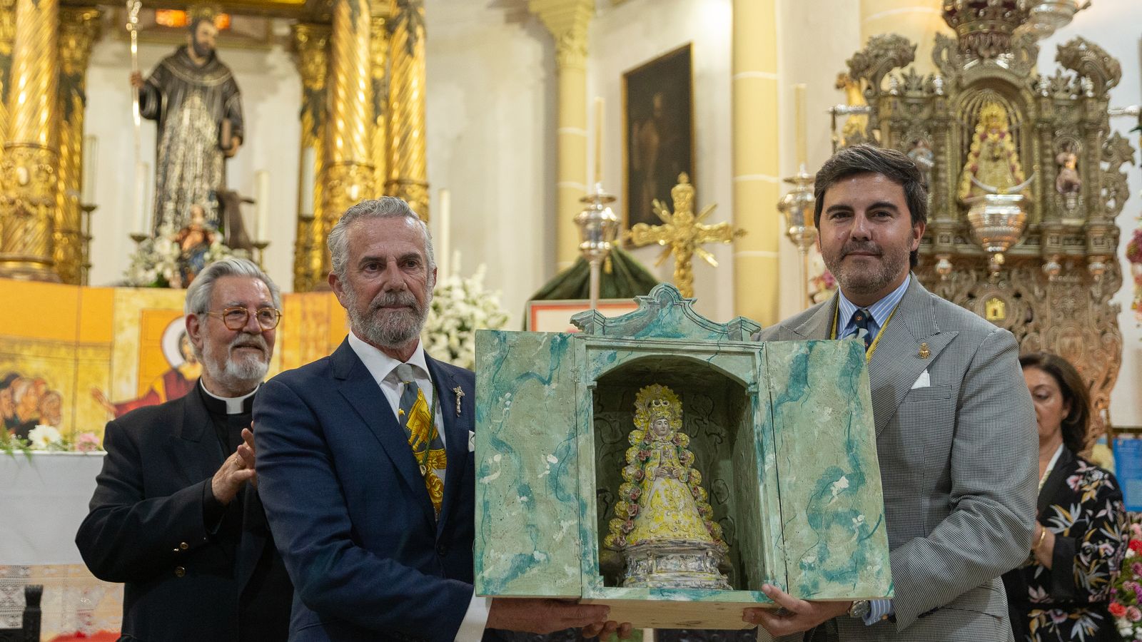 Entrega de recuerdo al pregonero