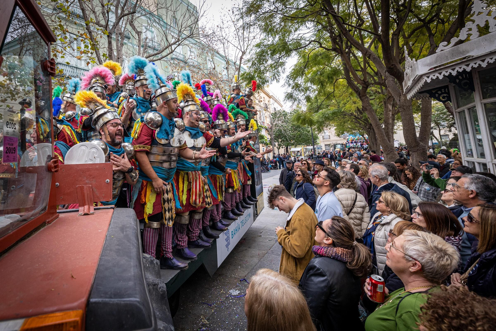 Imágenes del lunes de coros e ilegales del Carnaval de Cádiz 2023