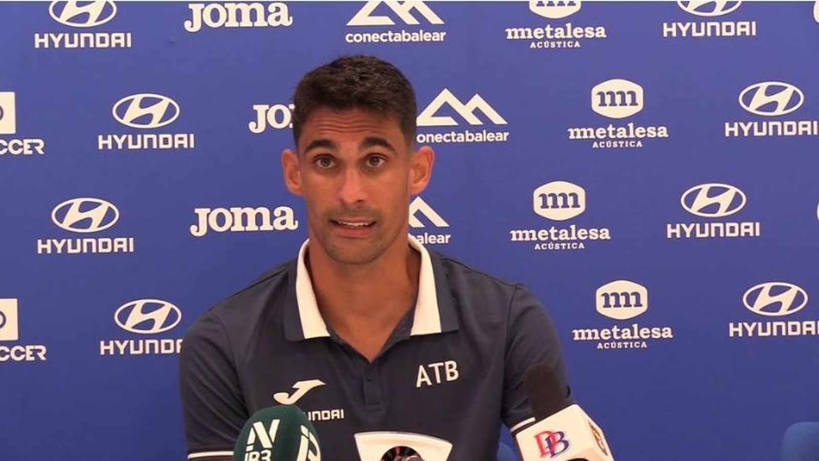 El exbalono Alfonso, durante una rueda de prensa