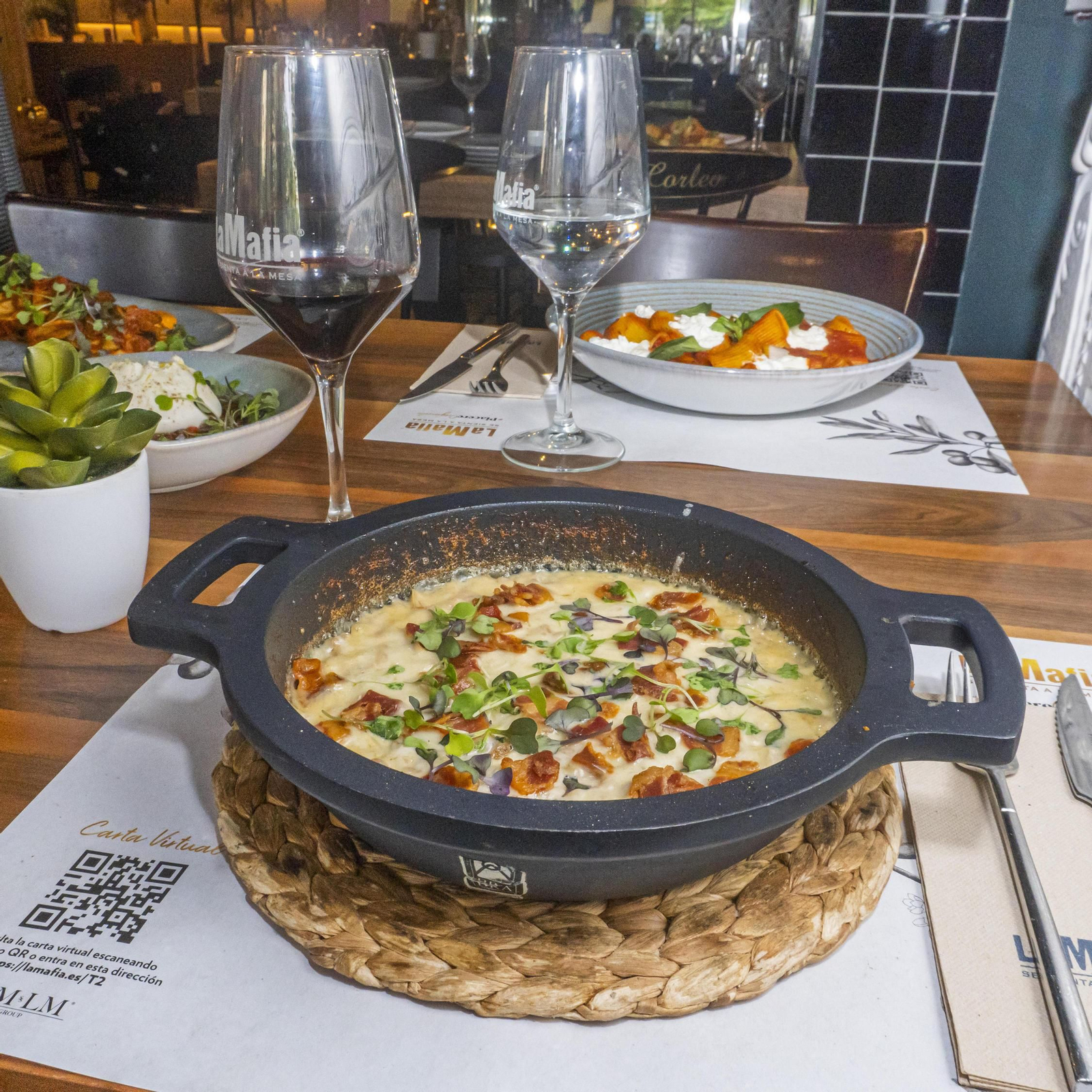 La Mafia se sienta a la mesa de Algeciras, gran éxito tras el cambio de imagen y de gestión