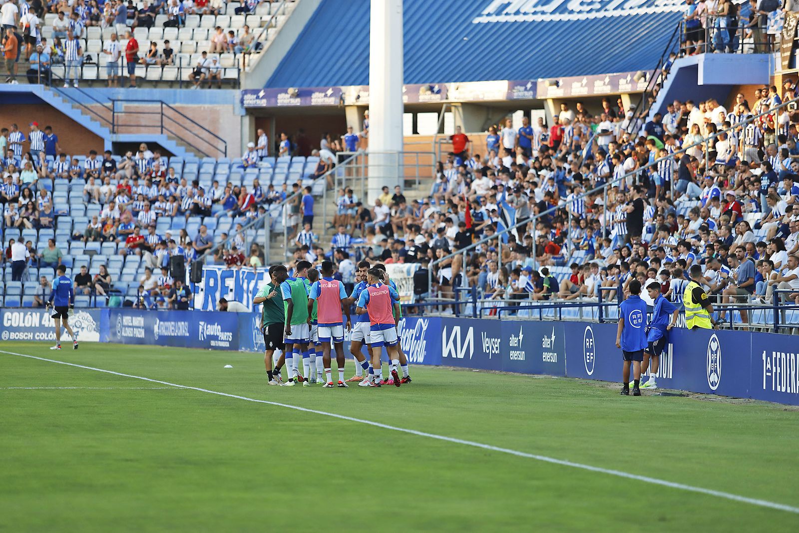 Ambiente en las gradas del Nuevo Colombino en el Recreativo de Huelva y Málaga