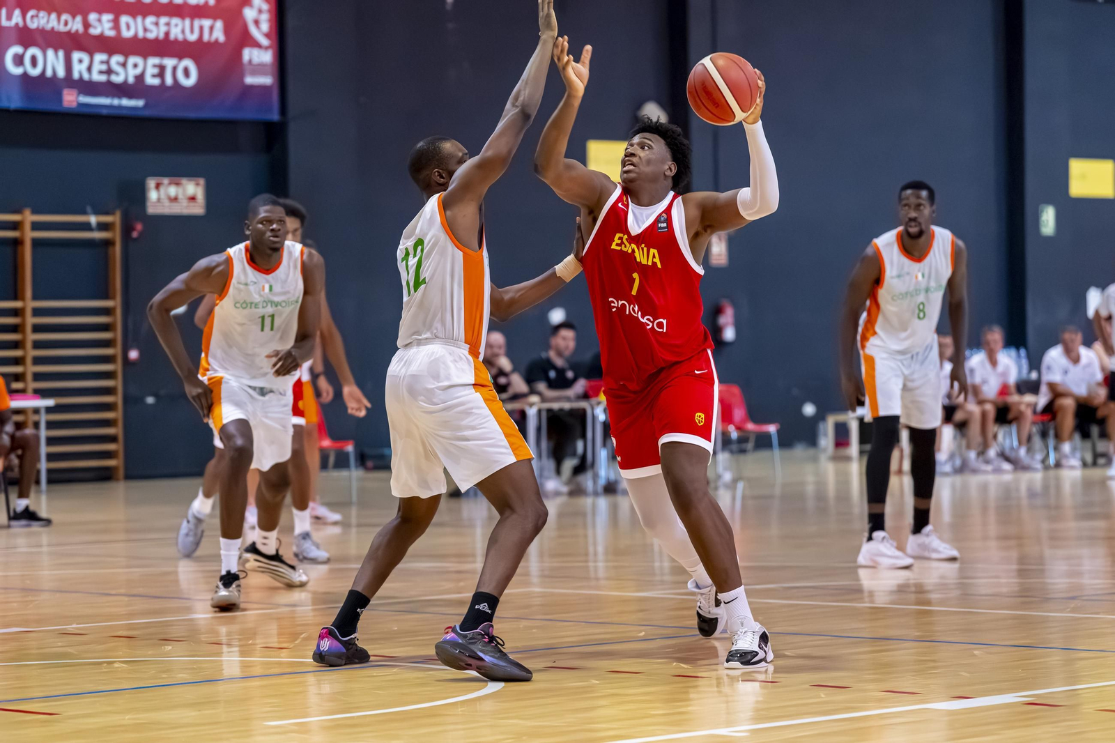 España B, con Álvaro Folgueiras, derrota a Costa de Marfil antes de venir a Málaga