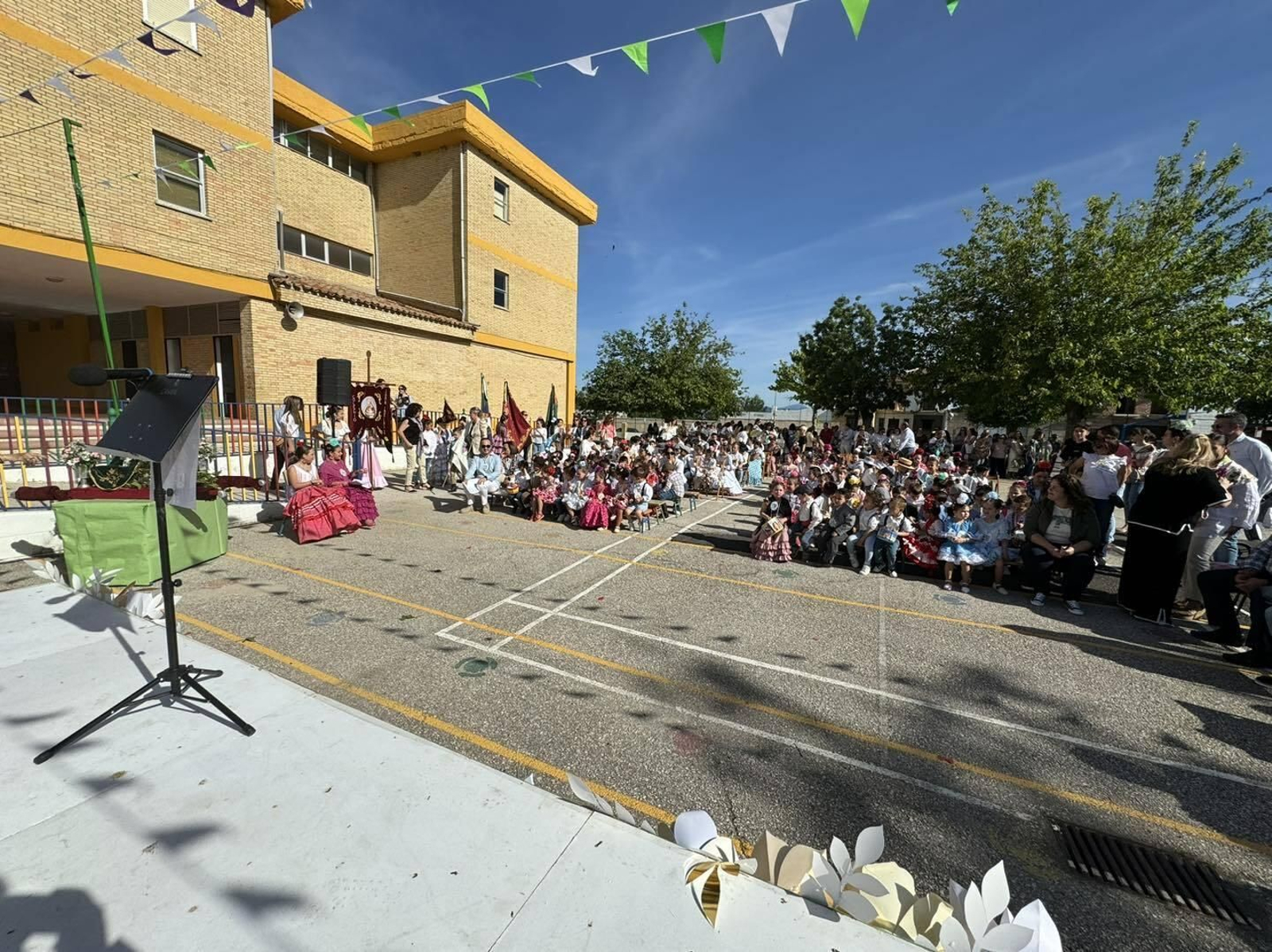 En imágenes: Los más pequeños celebran su romería escolar en Porcuna