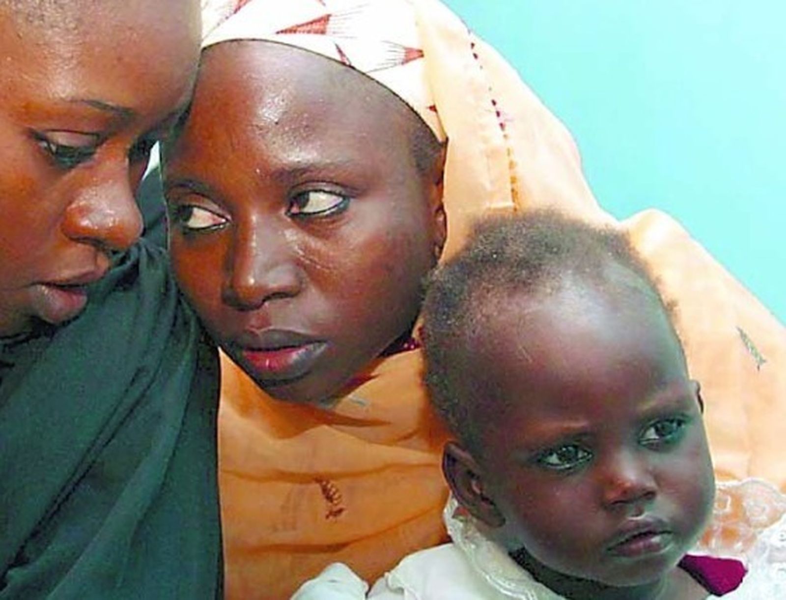 Condenada a morir lapidad por tener un hijo tras divorciarse