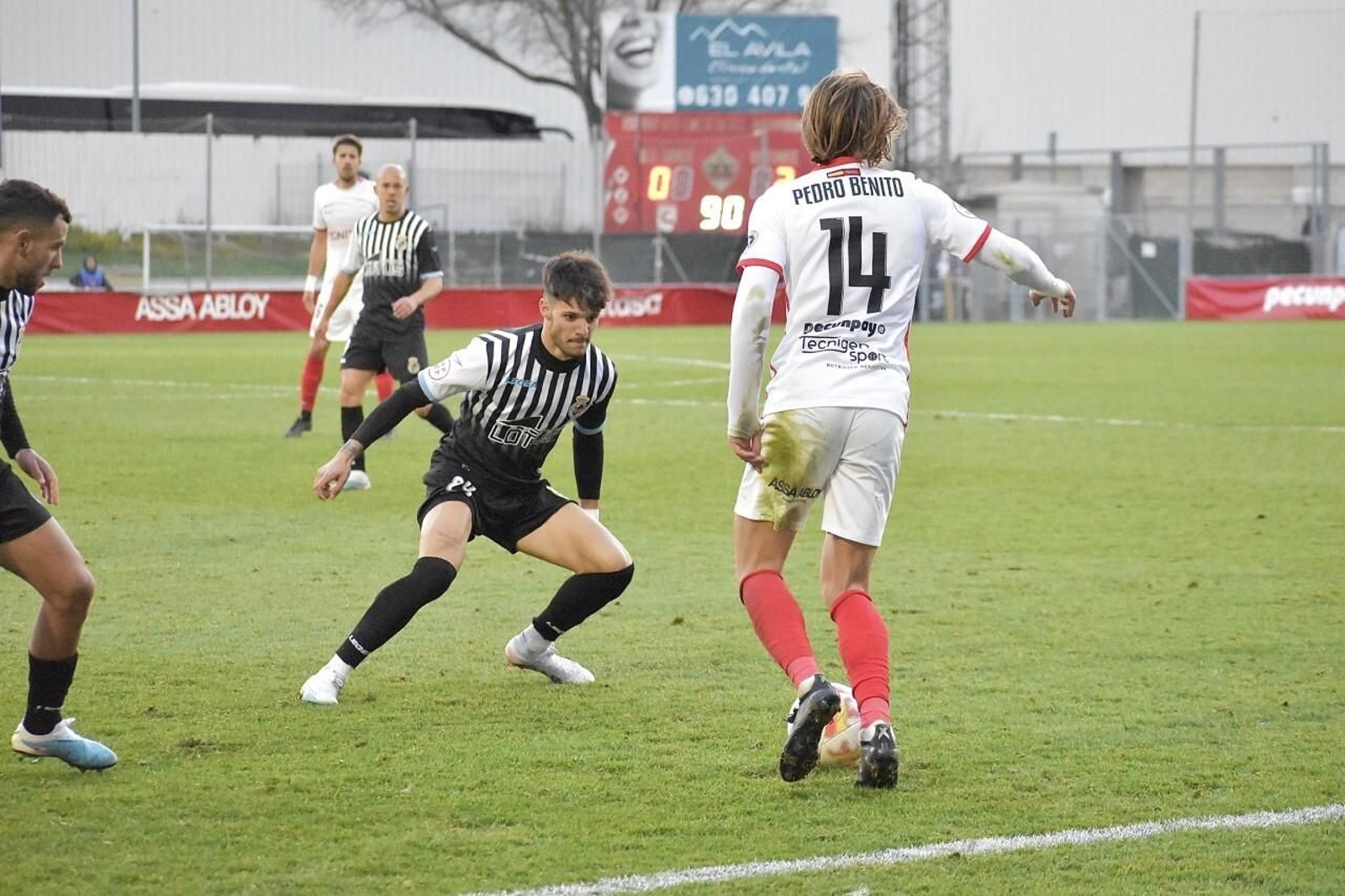 Adrián Galindo, en un partido con la Balompédica Linense la pasada temporada.