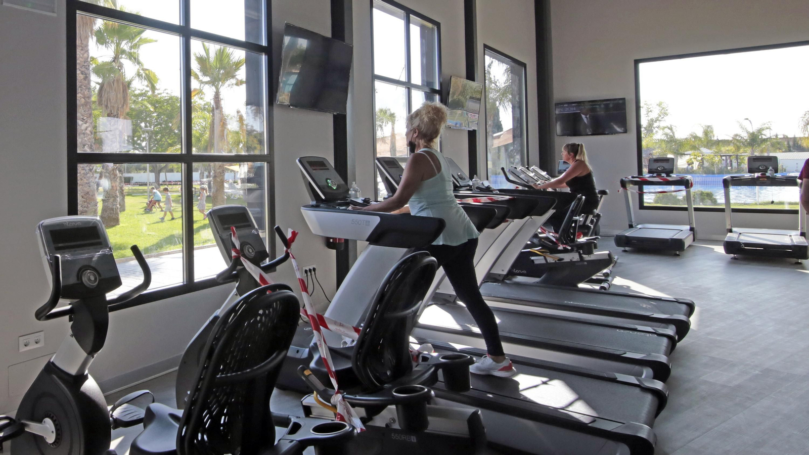 Alcaldesa visita Arena Fitness y Arena Village