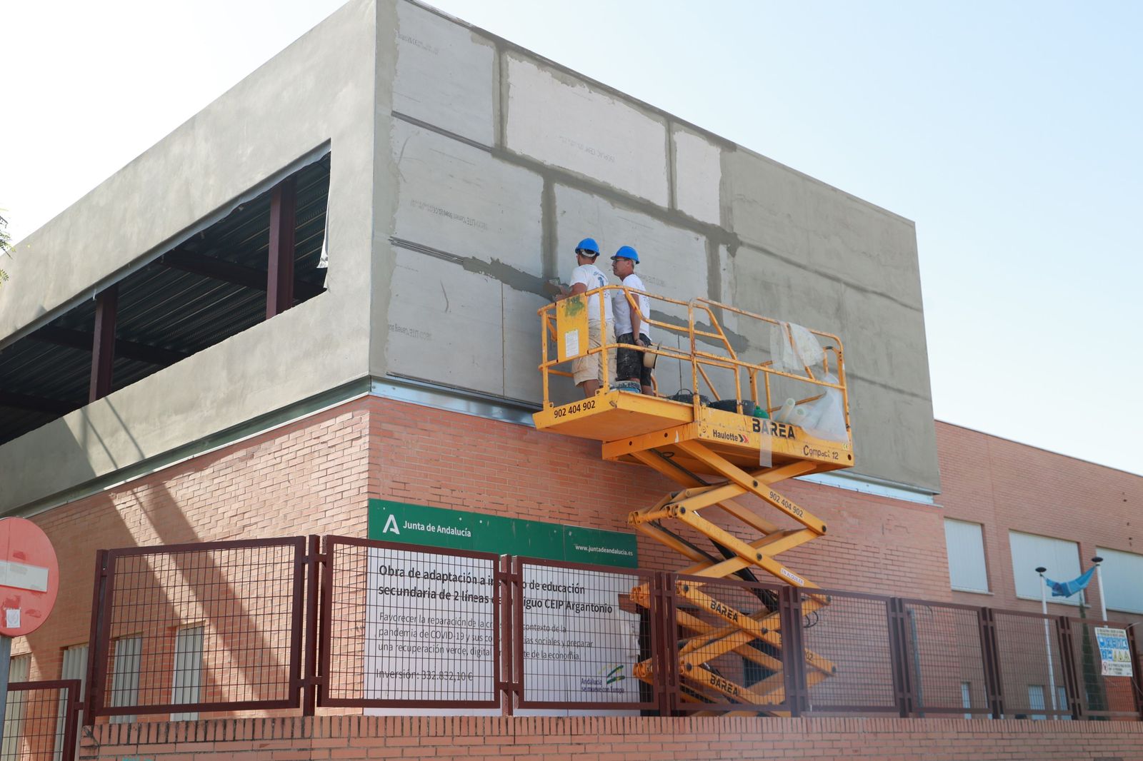Visita de la consejera Patricia del Pozo a las obras del nuevo IES de Castilleja de Guzmán