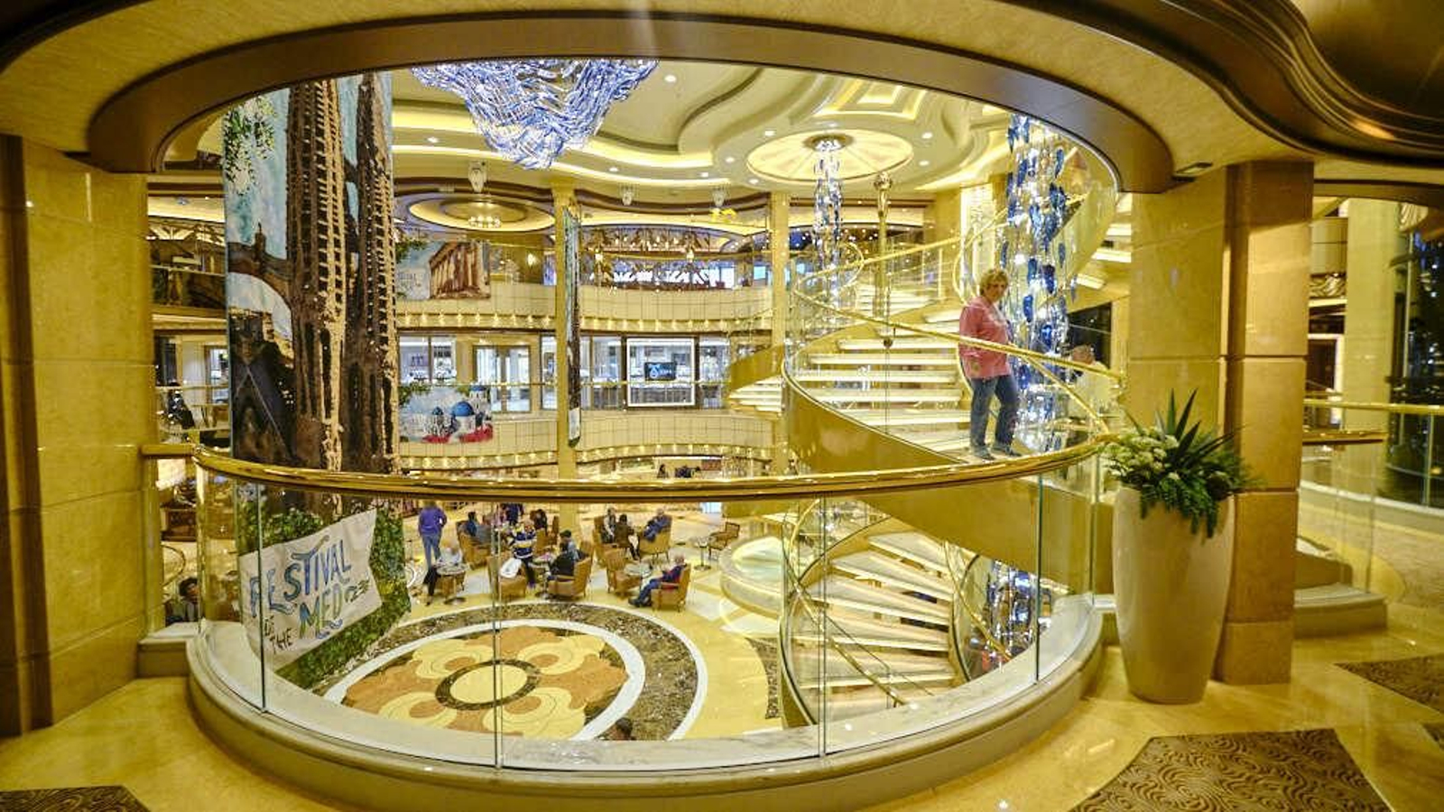 Interior del buque Sky Princess